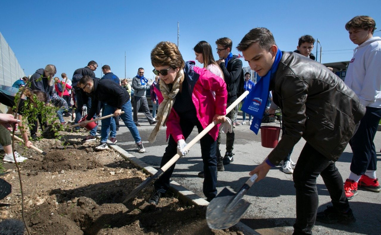 Екатерина Алтабаева в Севастополе приняла участие во всероссийском субботнике