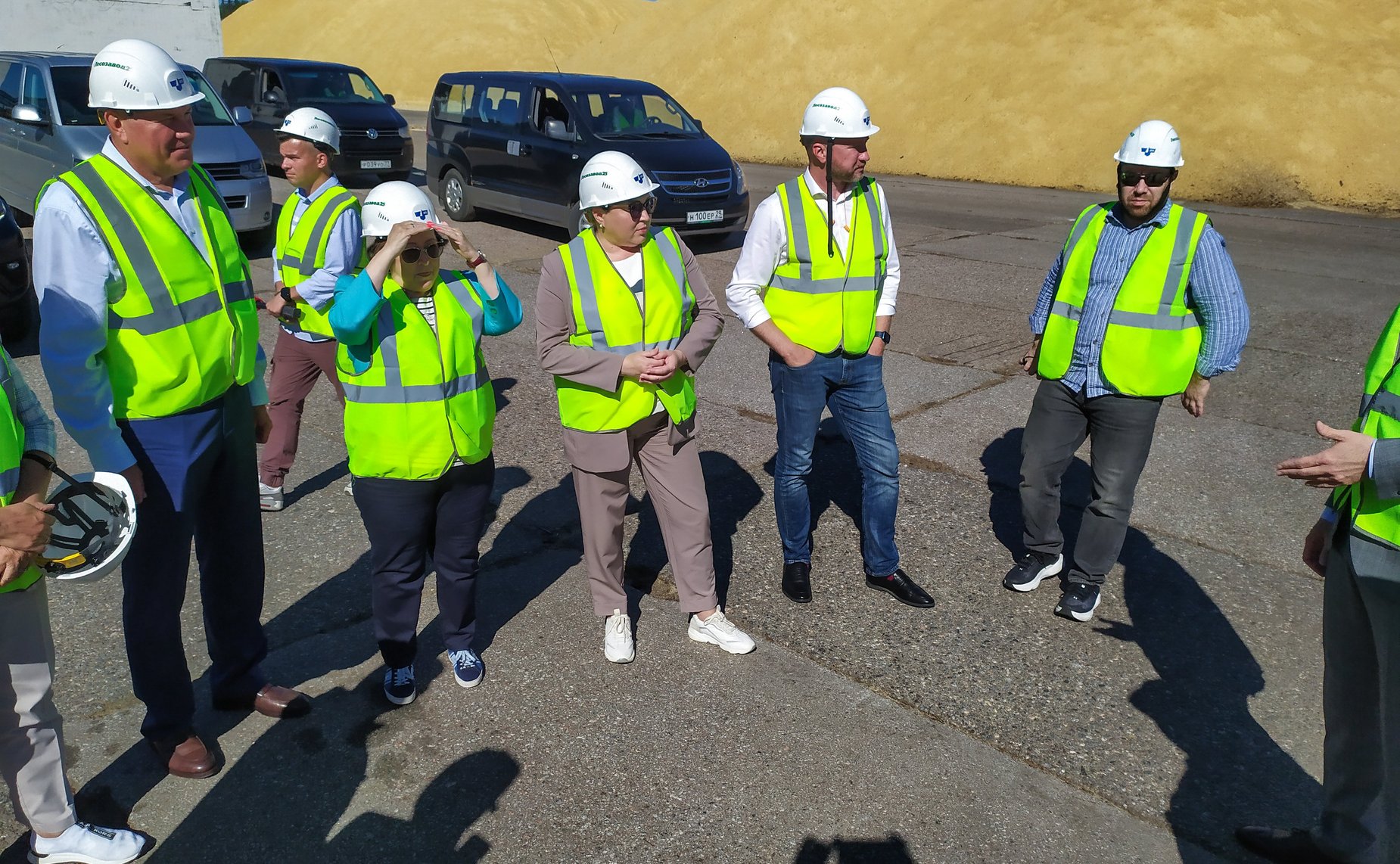 В рамках работы Совета по вопросам развития лесного комплекса сенаторы посетили ряд производственных объектов на территории Архангельской области