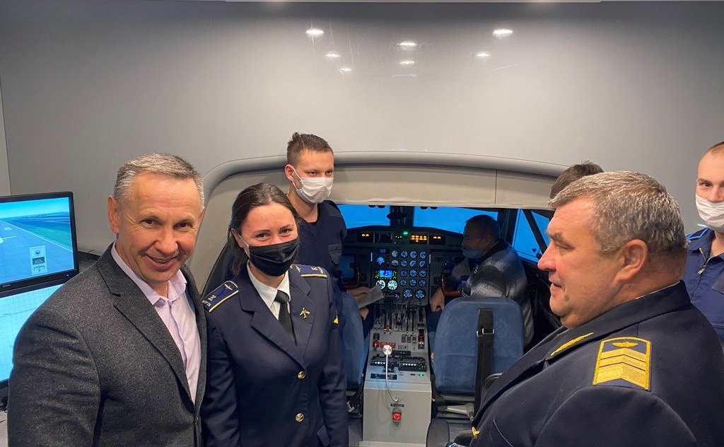 Олег Алексеев побывал в Краснокутском летном училище гражданской авиации имени заслуженного пилота СССР Васина И.Ф