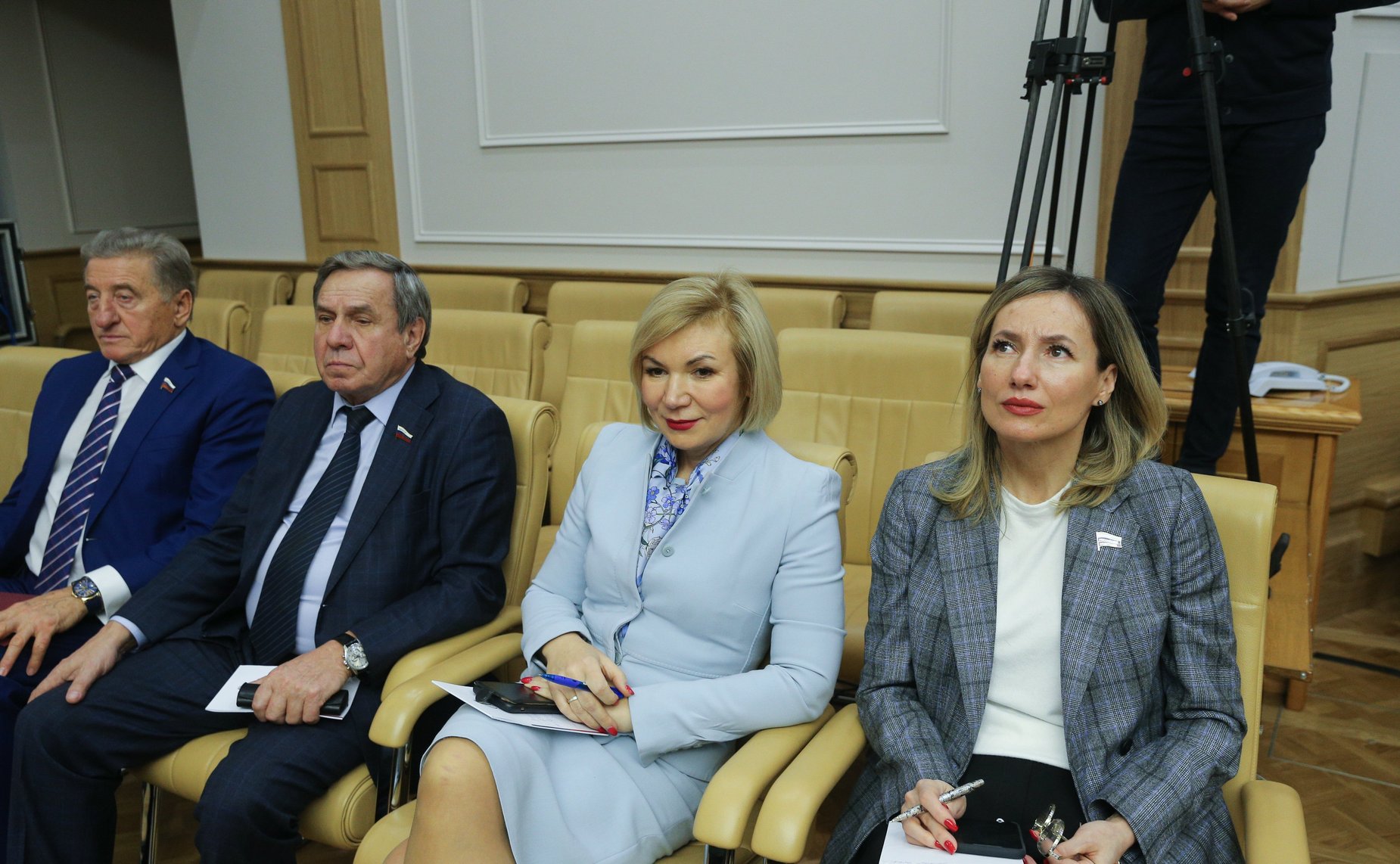 Встреча сенаторов Российской Федерации с Министром промышленности и торговли РФ Денисом Мантуровым в формате «Открытого диалога»