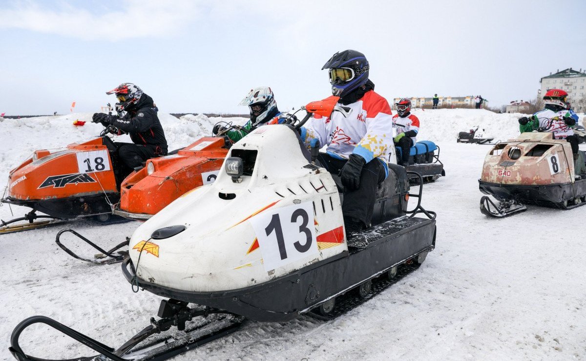 Римма Галушина в ходе поездки в регион приняла участие в традиционном окружном спортивном празднике снегоходной техники