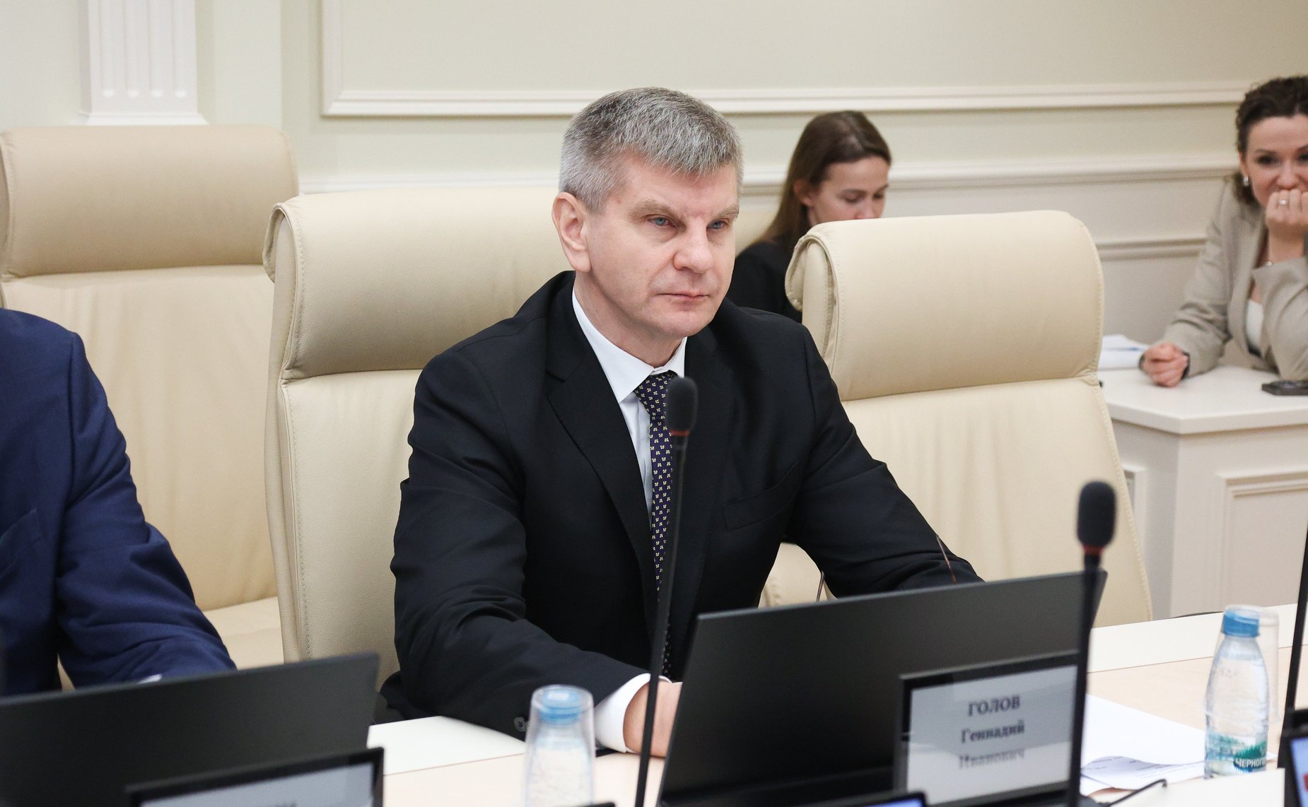 Геннадий Голов