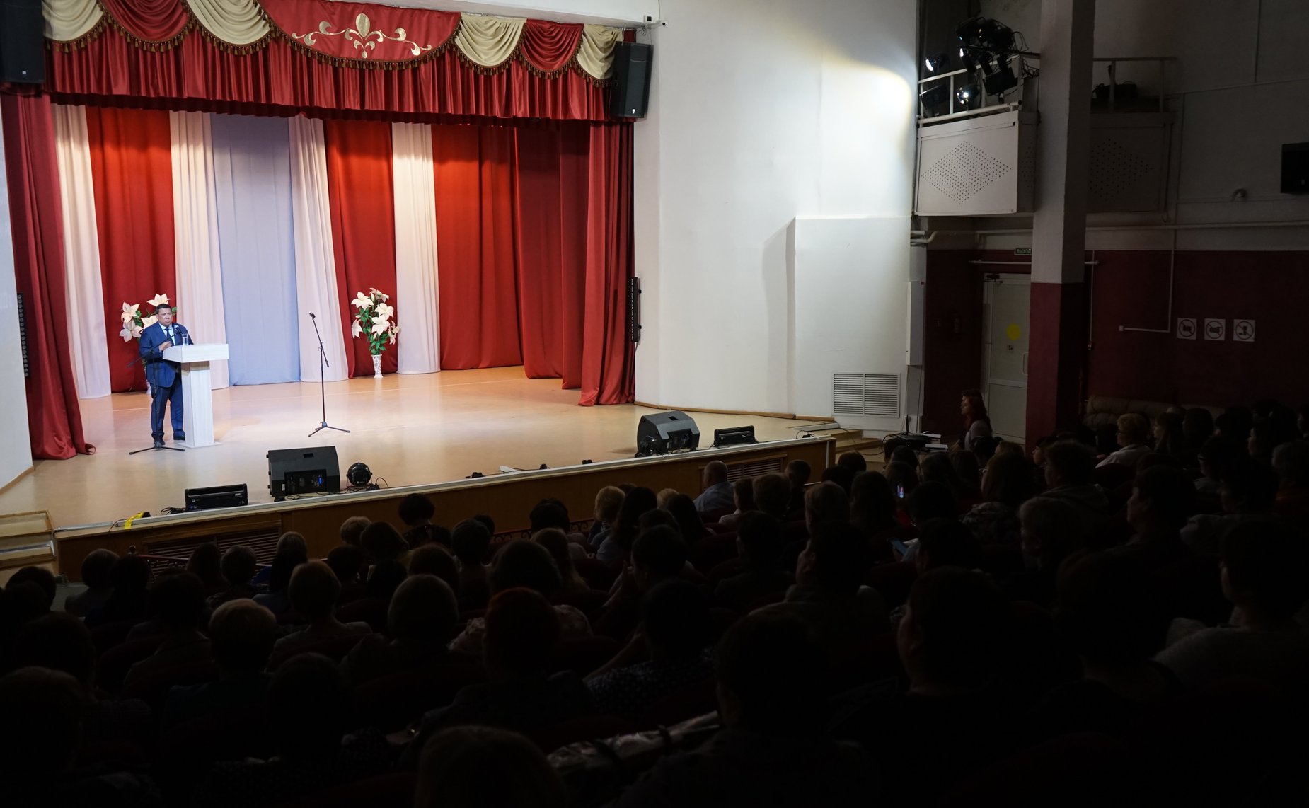 Владимир Полетаев в ходе работы в регионе принял участие в районном августовском совещании педагогических работников