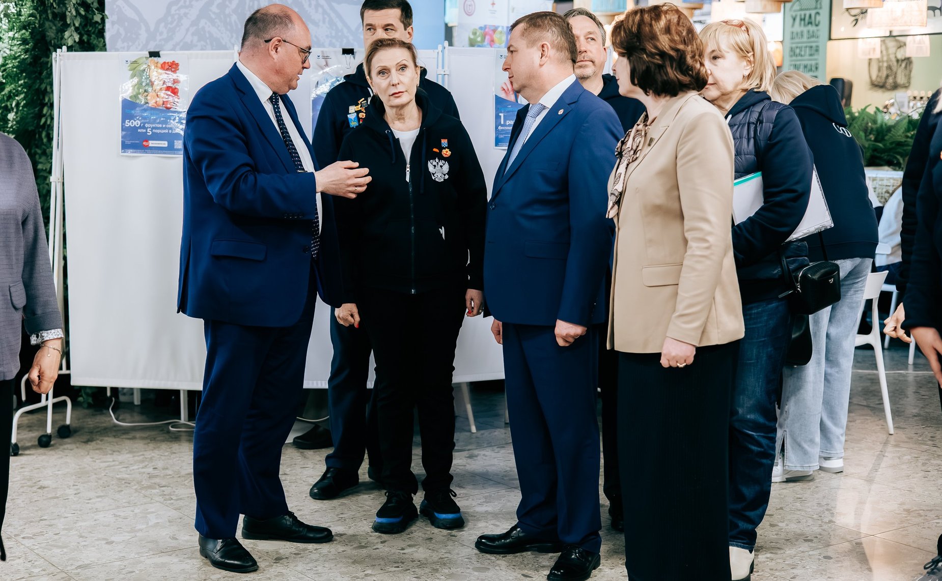 Сенаторы посетили агромаркет «Пехет»