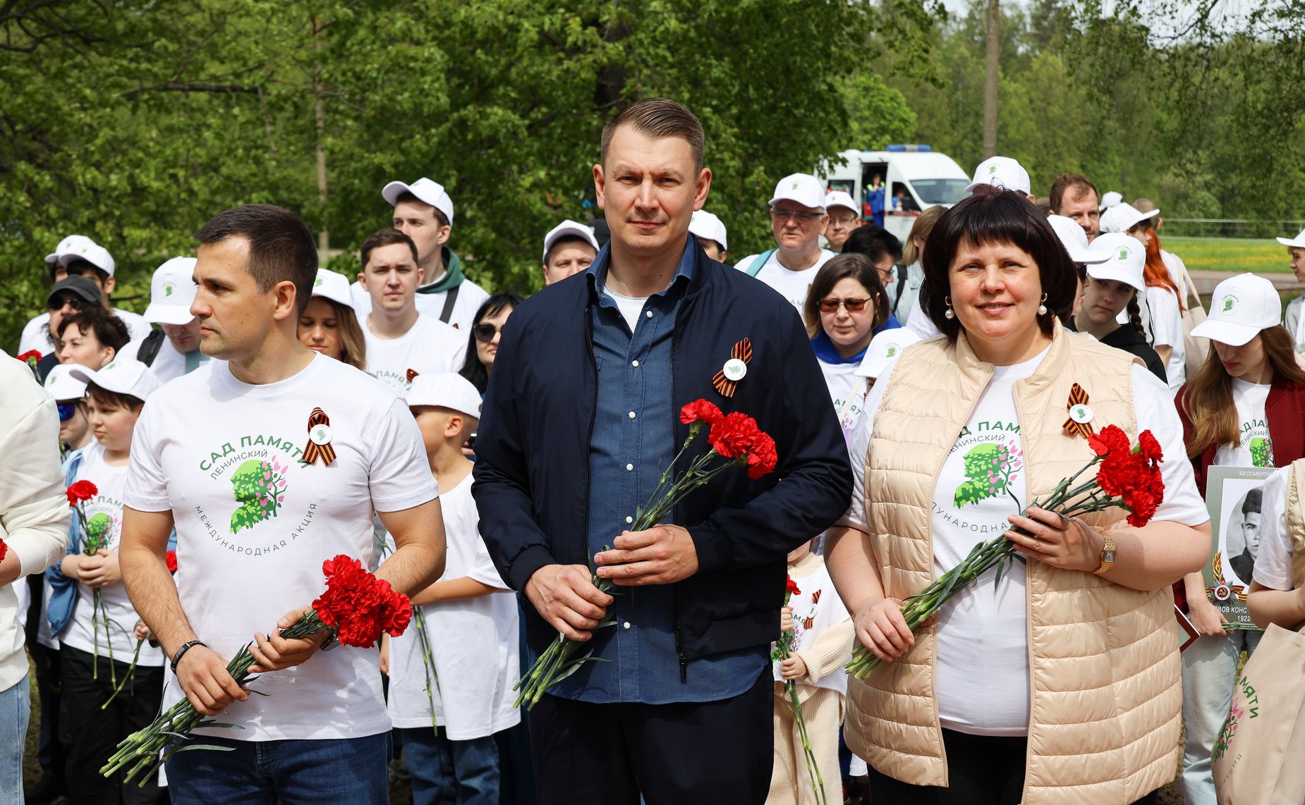 В Год защитника Отечества и 80-летия Победы в Великой Отечественной войне 1941–1945 годов сенаторы РФ и сотрудники Аппарата СФ провели акцию «Сад Памяти» — высадили 250 кустов сирени в музее-заповеднике «Горки Ленинские»