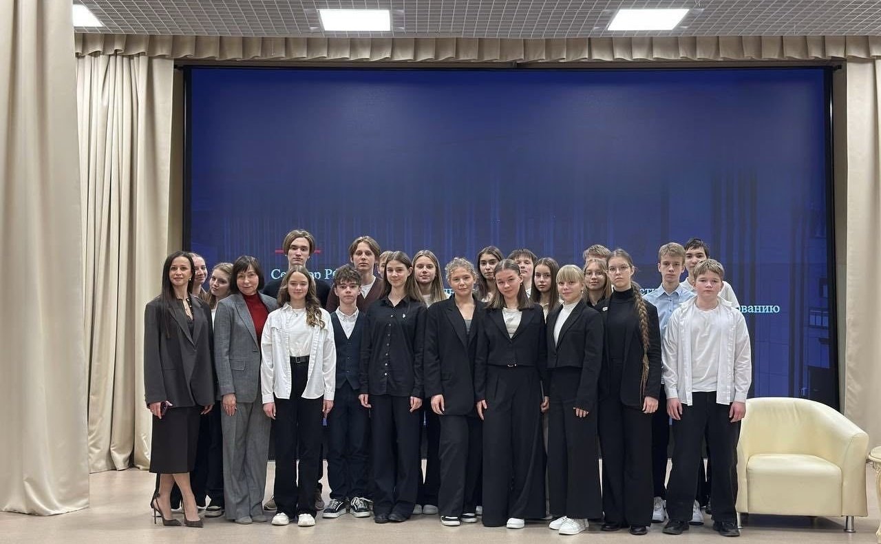 Наталья Котова провела открытые уроки на тему «Знакомство с Советом Федерации» для учеников 10–11-х классов Образовательного центра № 5 и Лицея № 95 города Челябинска