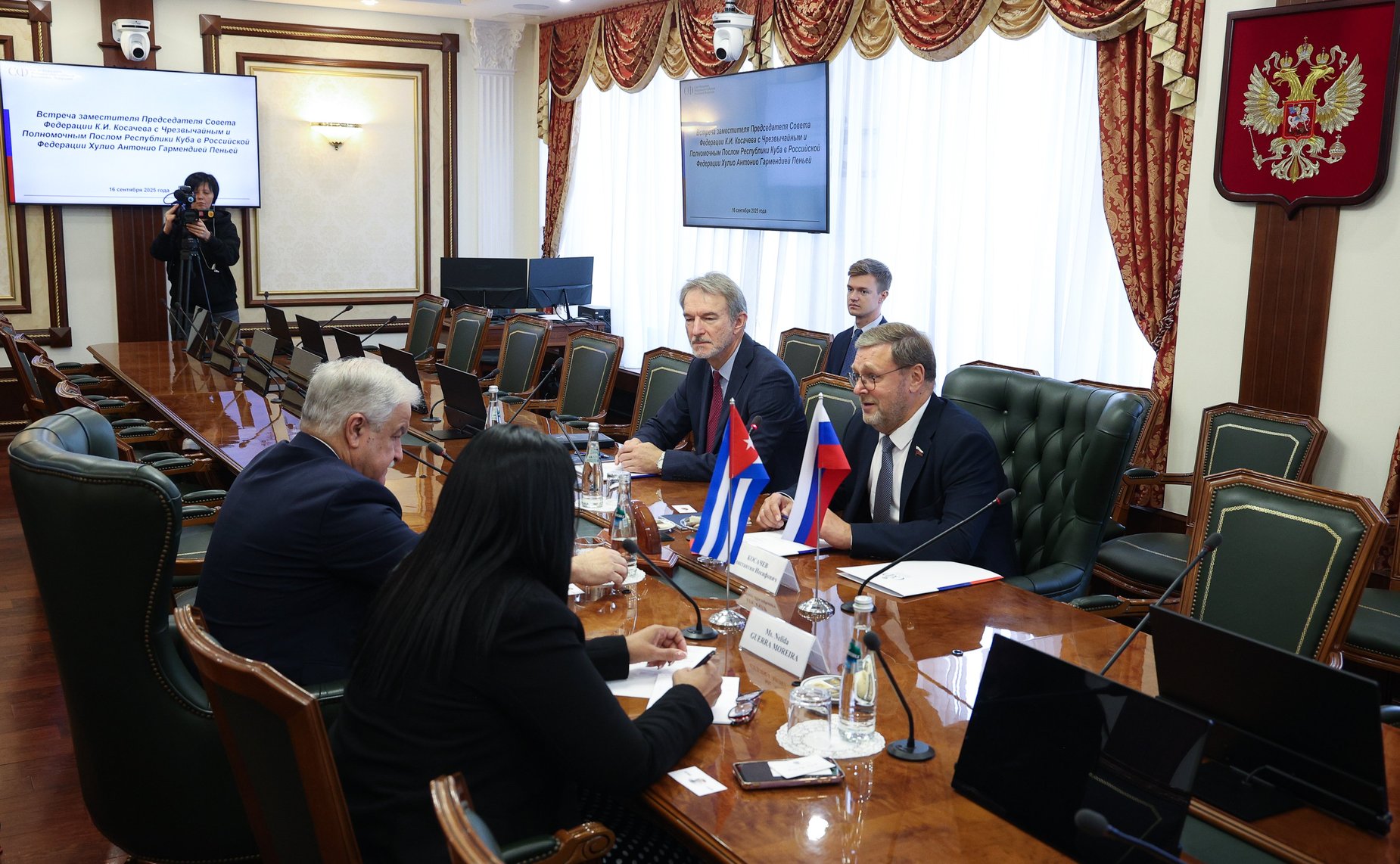 Встреча заместителя Председателя Совета Федерации Константина Косачева с Чрезвычайным и Полномочным Послом Республики Куба в РФ Хулио Антонио Гармендией Пеньей