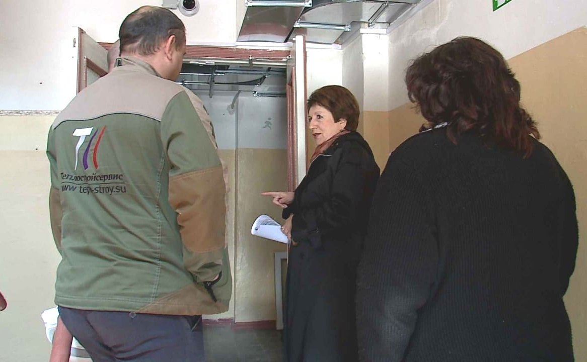 Екатерина Алтабаева в ходе работы в регионе посетила школу-интернат №6, где приняла участие в церемонии начала строительно-монтажных работ