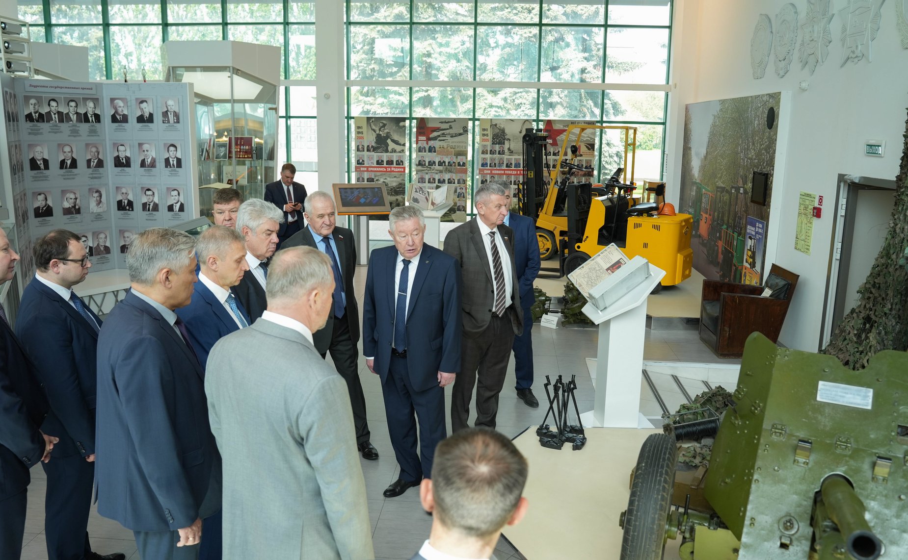 В рамках выездного заседания Комитета СФ по обороне и безопасности сенаторы посетили ряд социально значимых предприятий Свердловской области