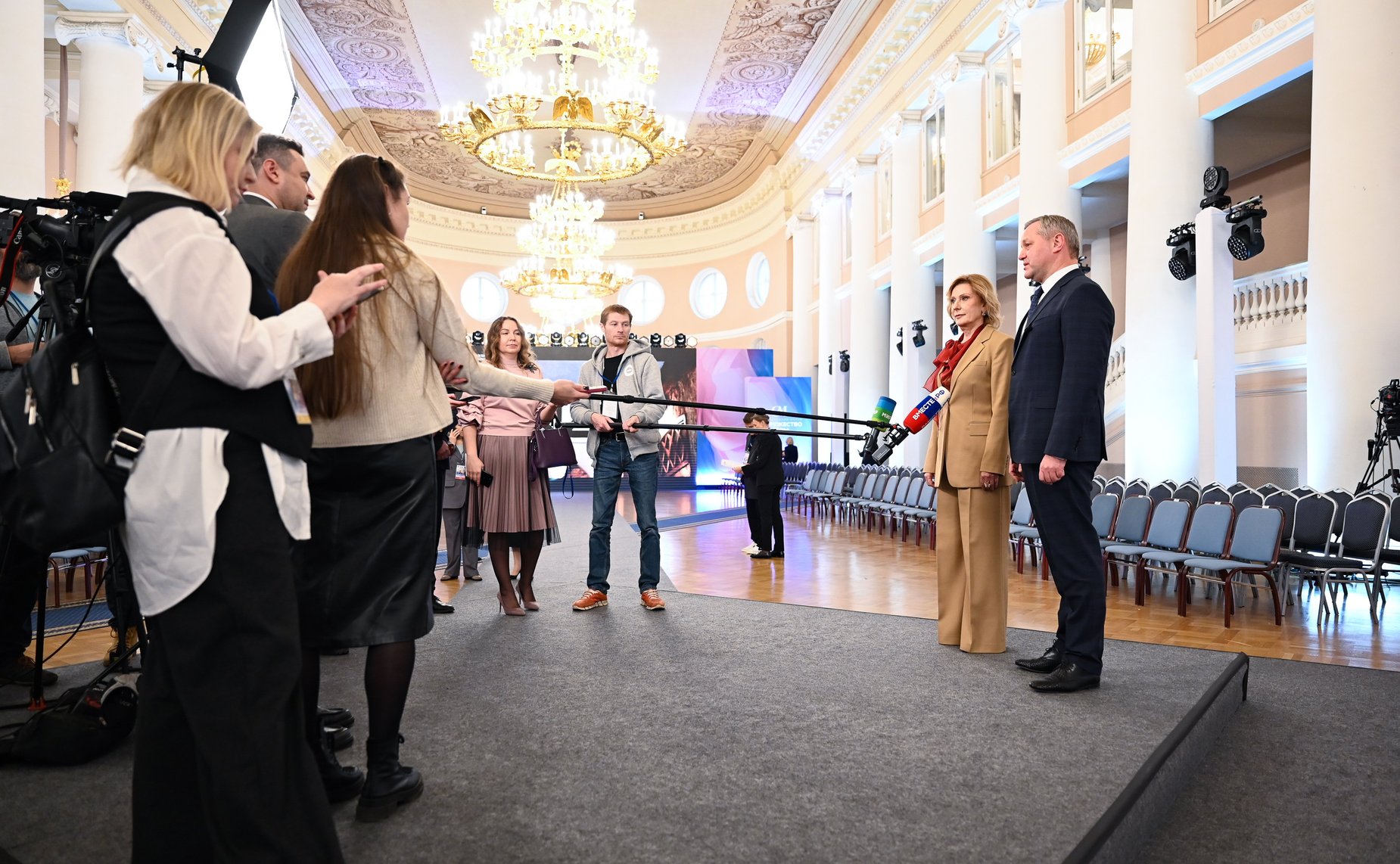 Пресс-подход Инны Святенко. III международный форум «Содружество моды»