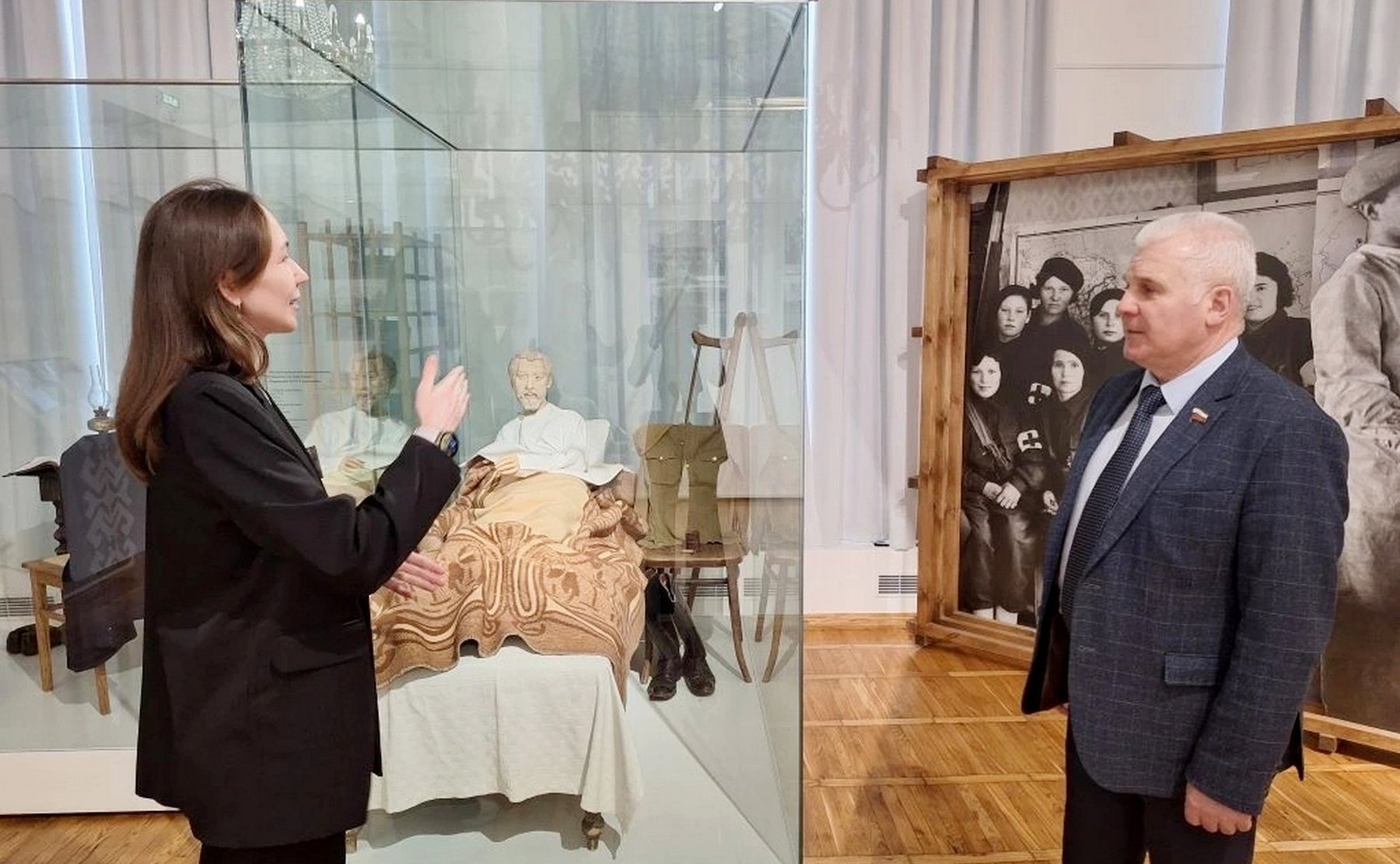 Сергей Мартынов посетил в Йошкар-Оле патриотическую выставку «Тихий фронт»