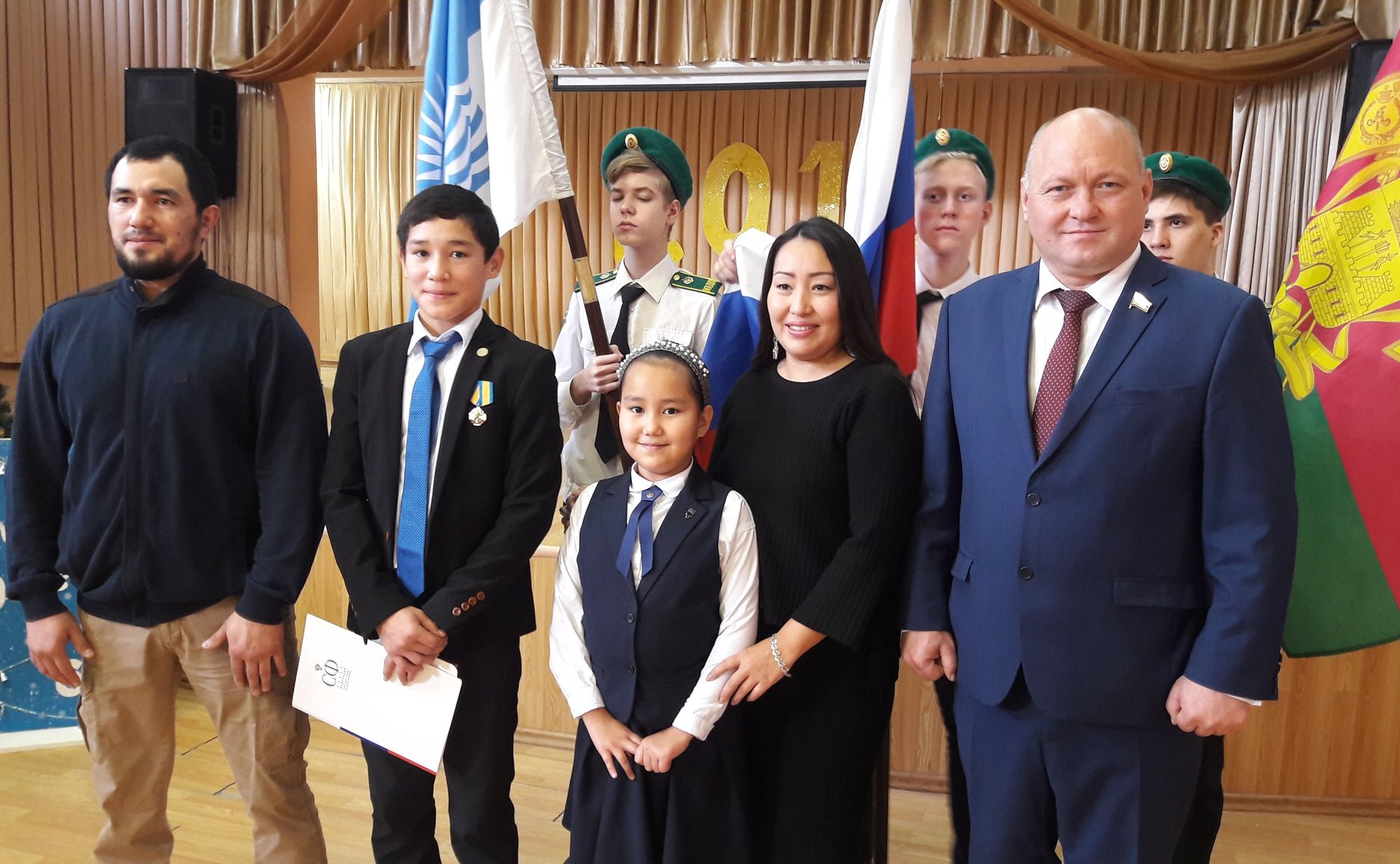 Алексей Кондратенко принял участие в церемонии награждения школьника из Геленджика Руслана Мекюрдянова медалью Общероссийской общественной организации «Российский союз спасателей» «За мужество в спасении»