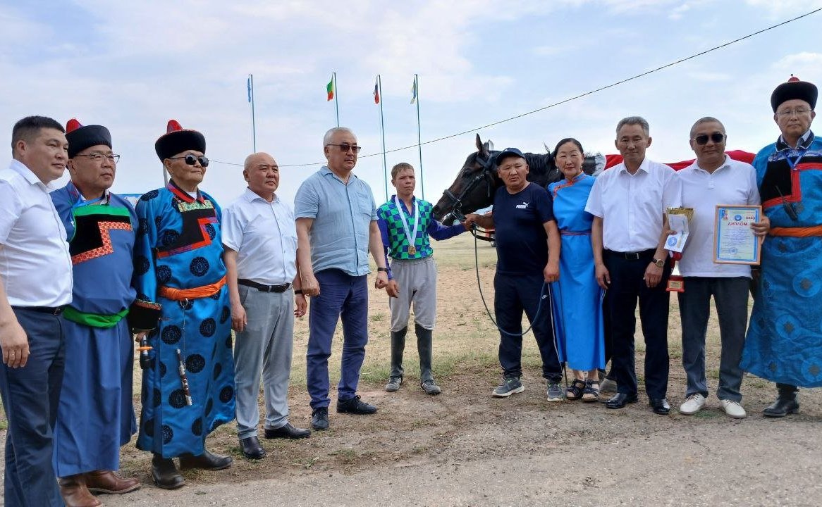 Баир Жамсуев принял участие в культурно-спортивном празднике «Зунай наадан – 2025»