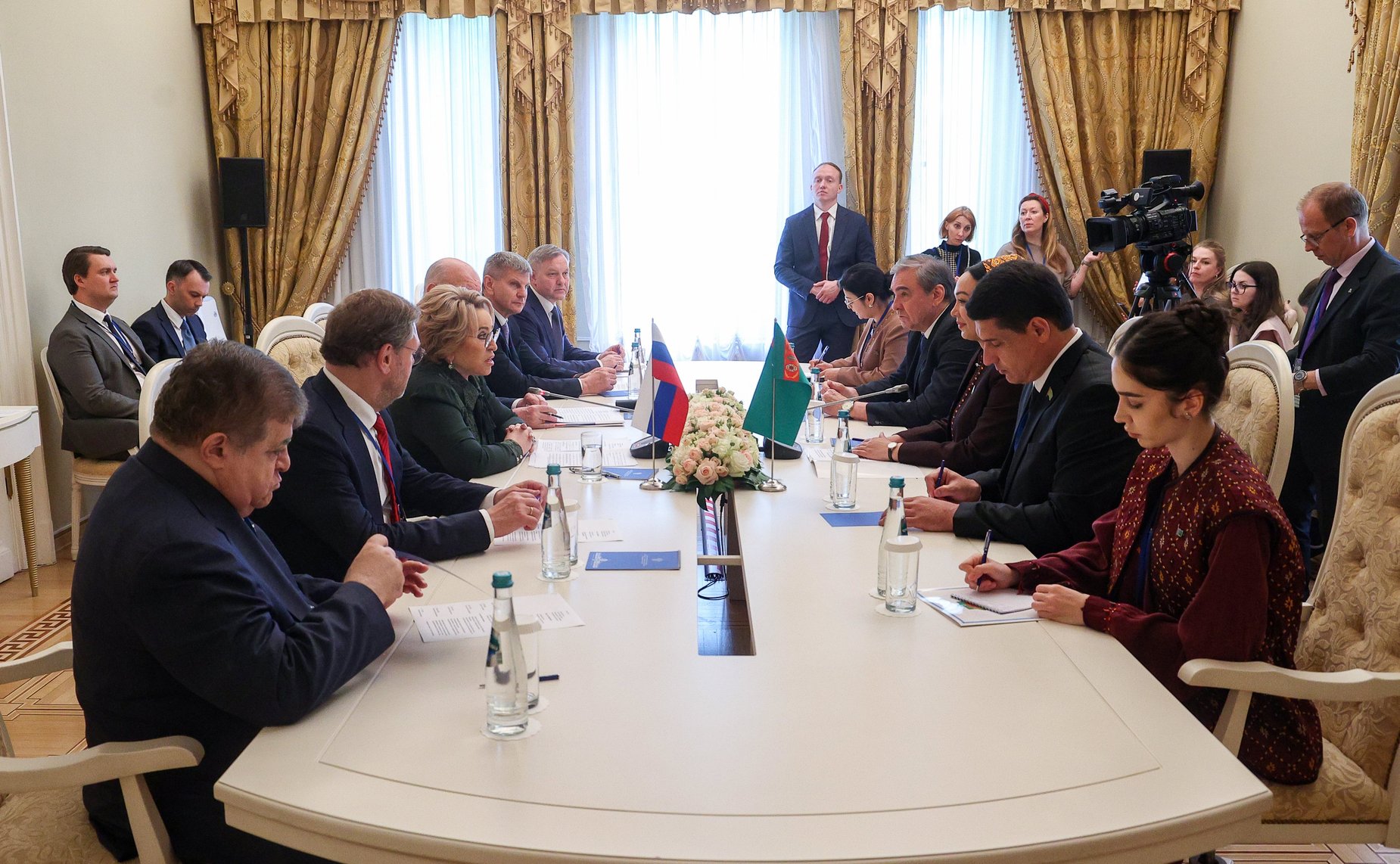 Валентина Матвиенко провела встречу с Председателем Меджлиса Туркменистана Дуньягозель Гулмановой