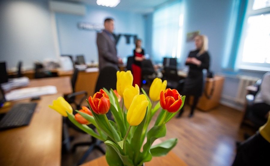 Ирина Кожанова поздравила со 105-летием коллектив областной газеты «Рабочий путь»