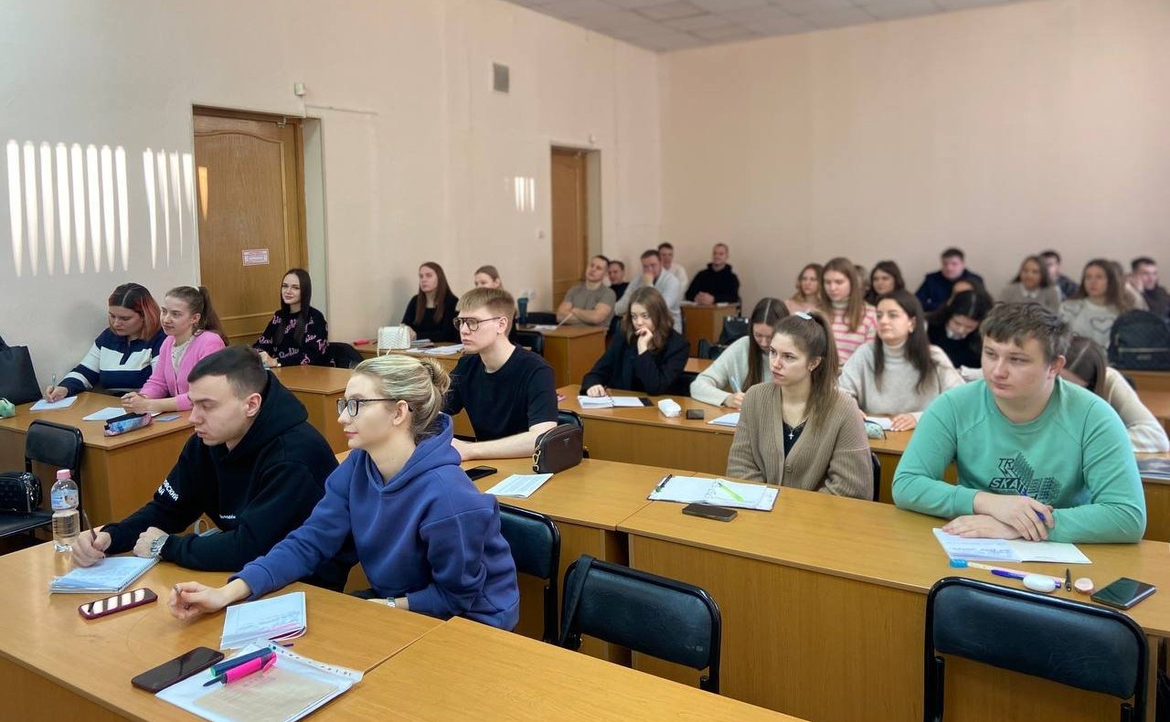 Андрей Базилевский встретился со студентами третьего курса Дальневосточного института управления – филиала РАНХиГС в рамках проекта «Разговоры о важном»