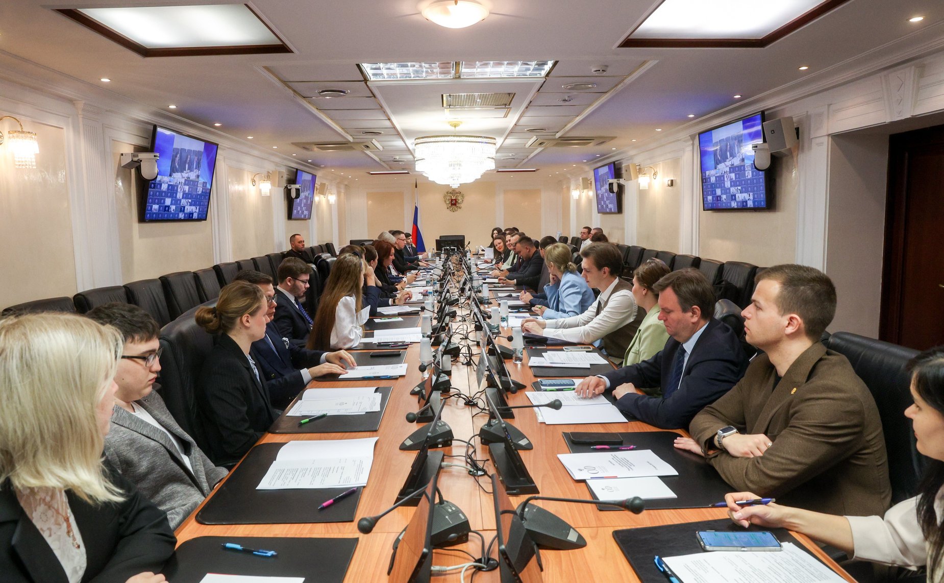 Круглый стол на тему «Роль институтов гражданского общества и органов публичной власти в развитии туристской отрасли РФ»