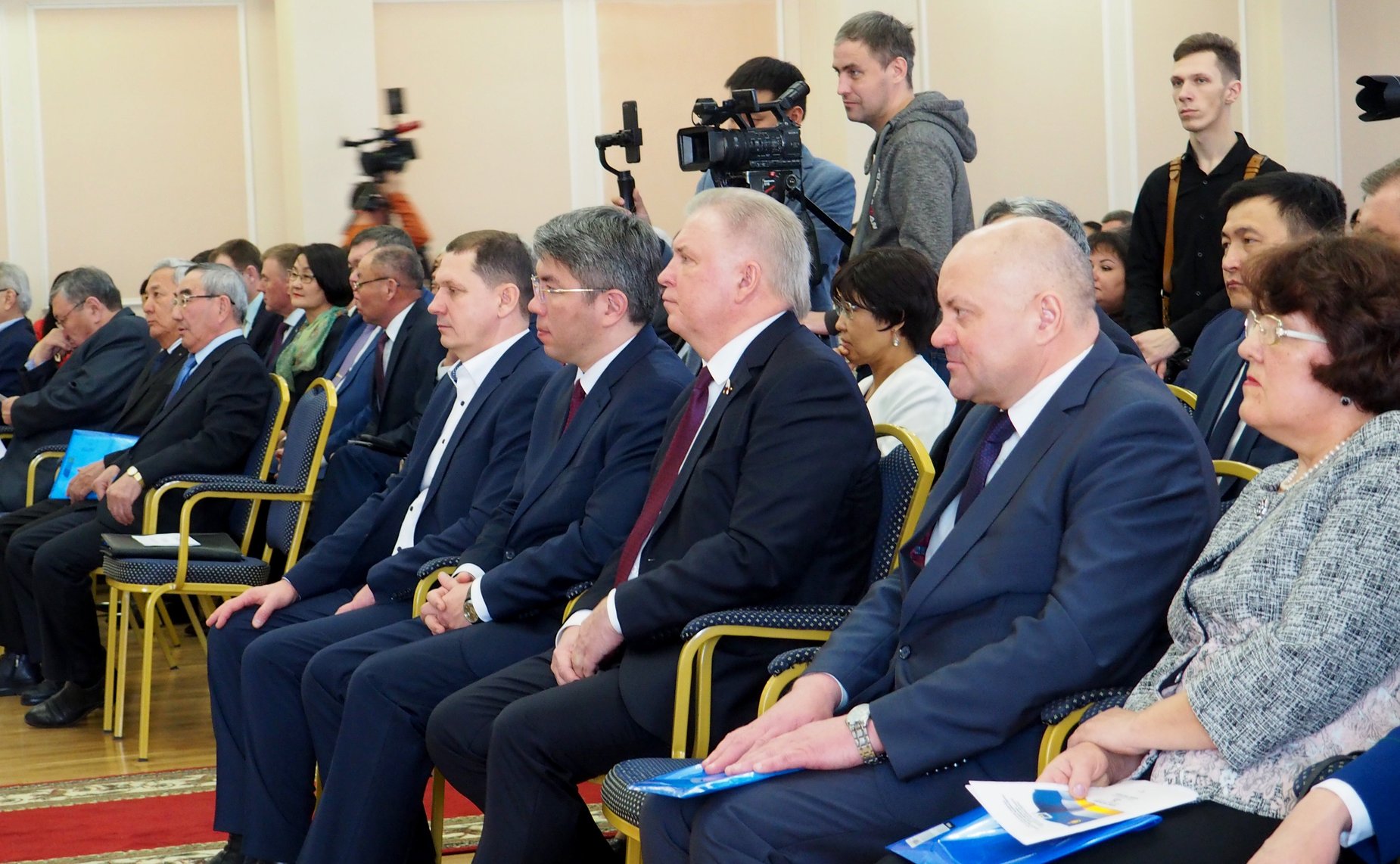 Вячеслав Наговицын принял участие в торжестве в честь 25-летия Конституции Бурятии