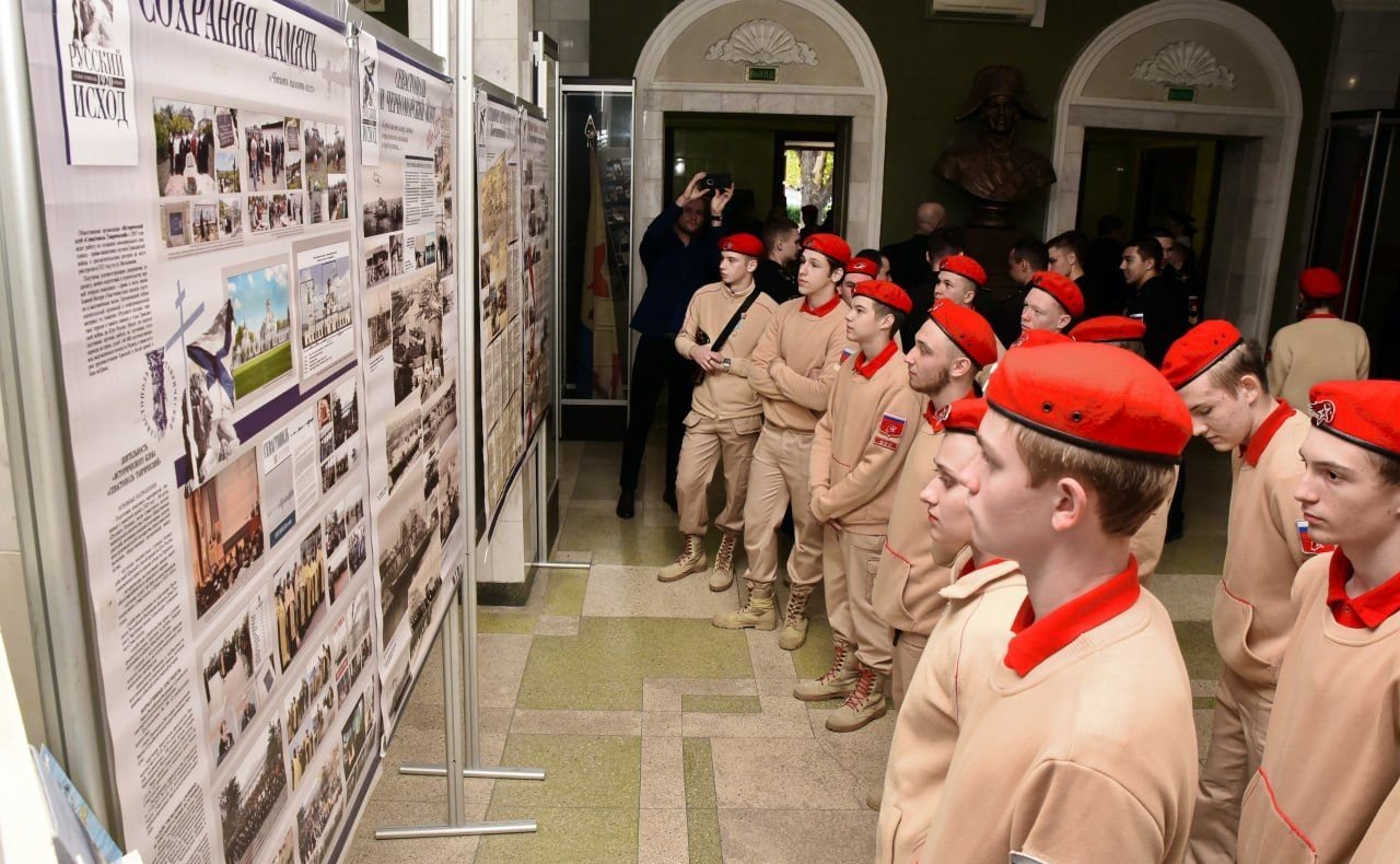 Екатерина Алтабаева приняла участие в мероприятиях, посвящённых 100-летию спуска Андреевского флага на кораблях Русской эскадры в Бизерте