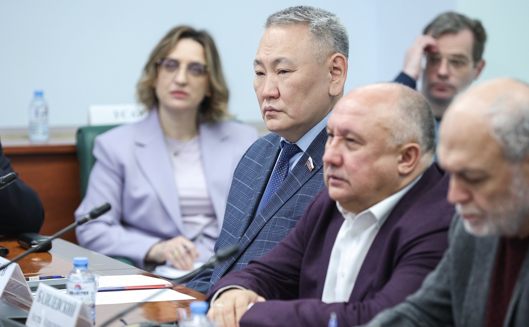 Круглый стол на тему «Информационная политика России в условиях международных кризисов: сдвиги в общественных настроениях и новые возможности»