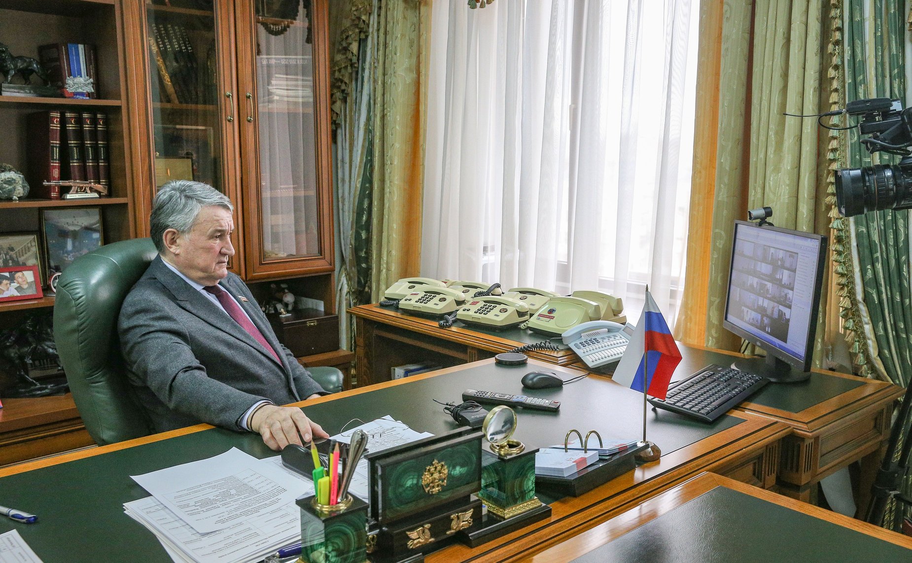 Заместитель Председателя СФ Юрий Воробьев провел заседание Дискуссионного клуба Молодежного парламента Вологодской области