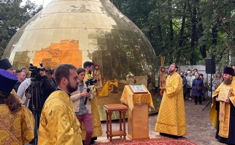 Сергей Рябухин также принял участие в Божественной литургии в храме во имя святого благоверного великого князя Александра Невского города Ульяновска