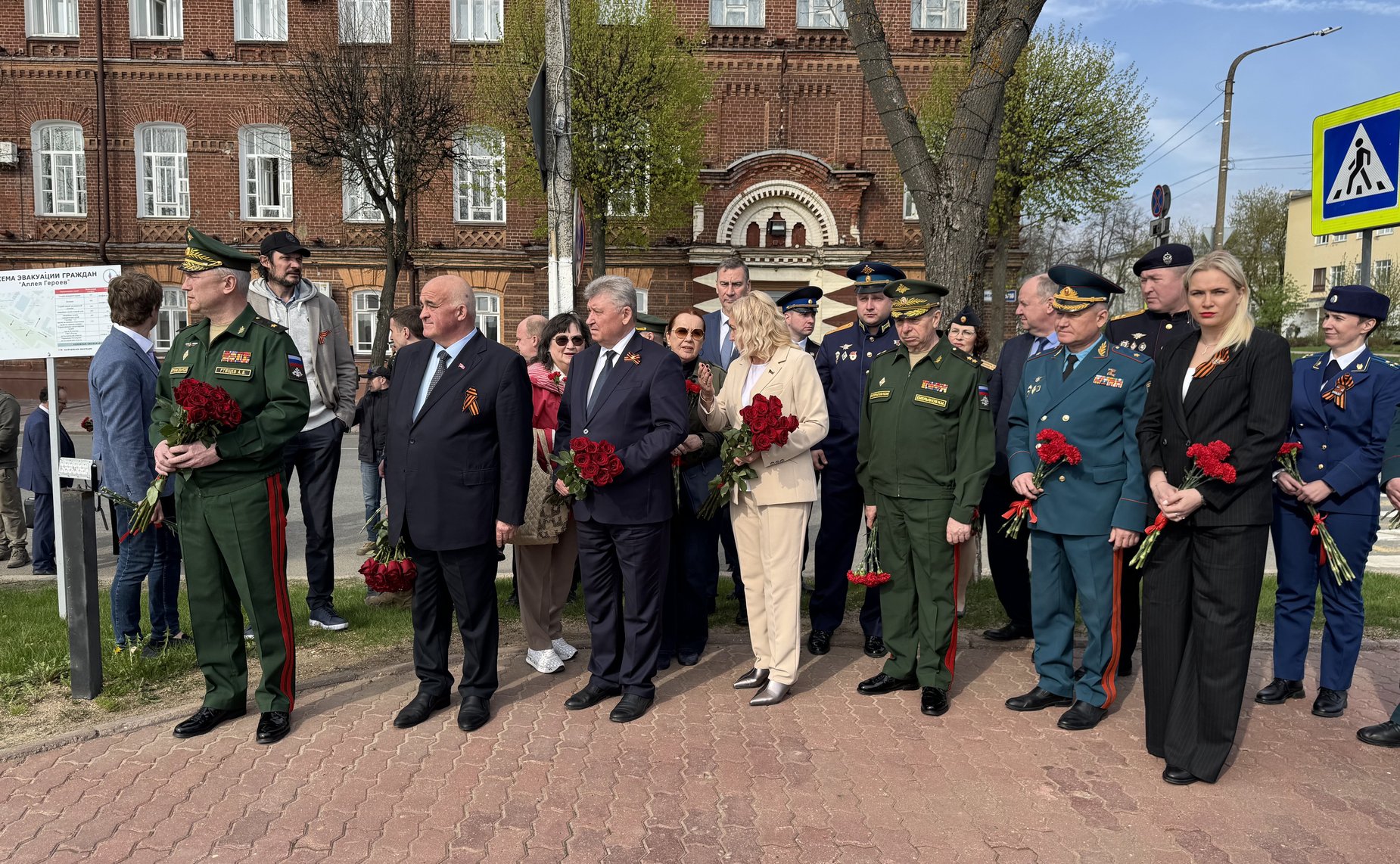 Светлана Кириллова приняла участие в торжественном выпуске воспитанников Клуба летчиков, десантников и космонавтов в Костроме