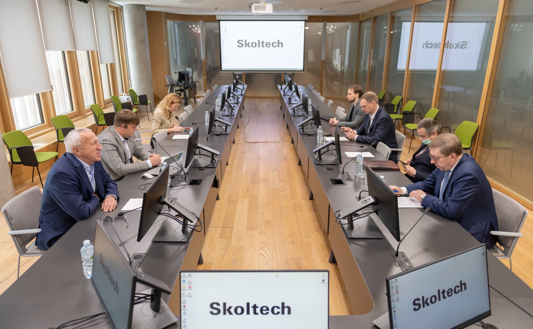 Делегация Совета Федерации во главе с председателем Комитета Совета Федерации по аграрно-продовольственной политике Алексеем Майоровым ознакомились с деятельностью Сколковского института науки и технологий (Сколтех)