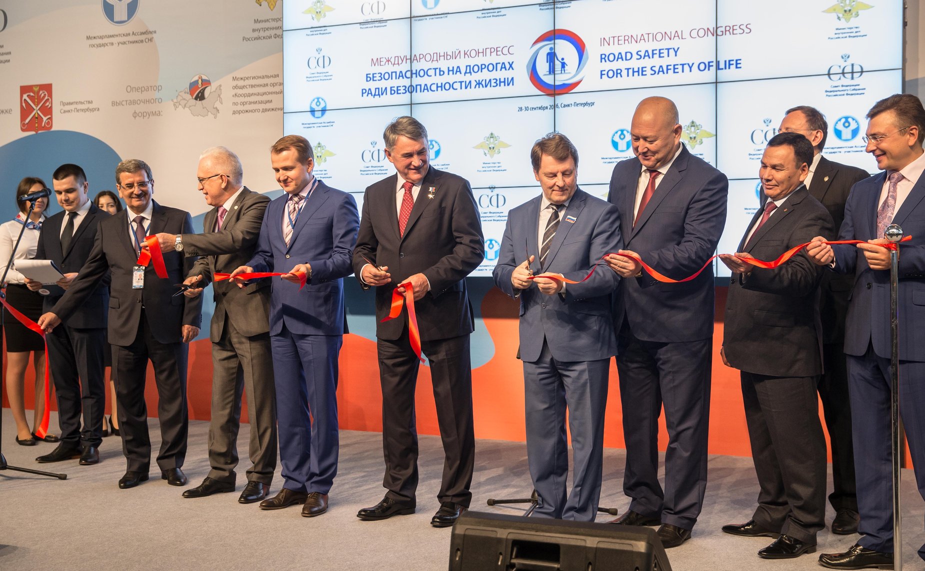 В Санкт-Петербурге открылся выставочный форум, посвященный безопасности дорожного движения