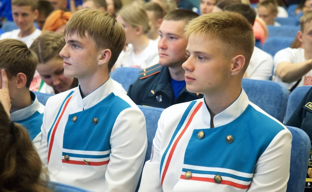 Герои России Юрий Воробьев и Александр Карелин встретились с российскими и белорусскими кадетами — участниками профориентационной школы «За безопасность!»