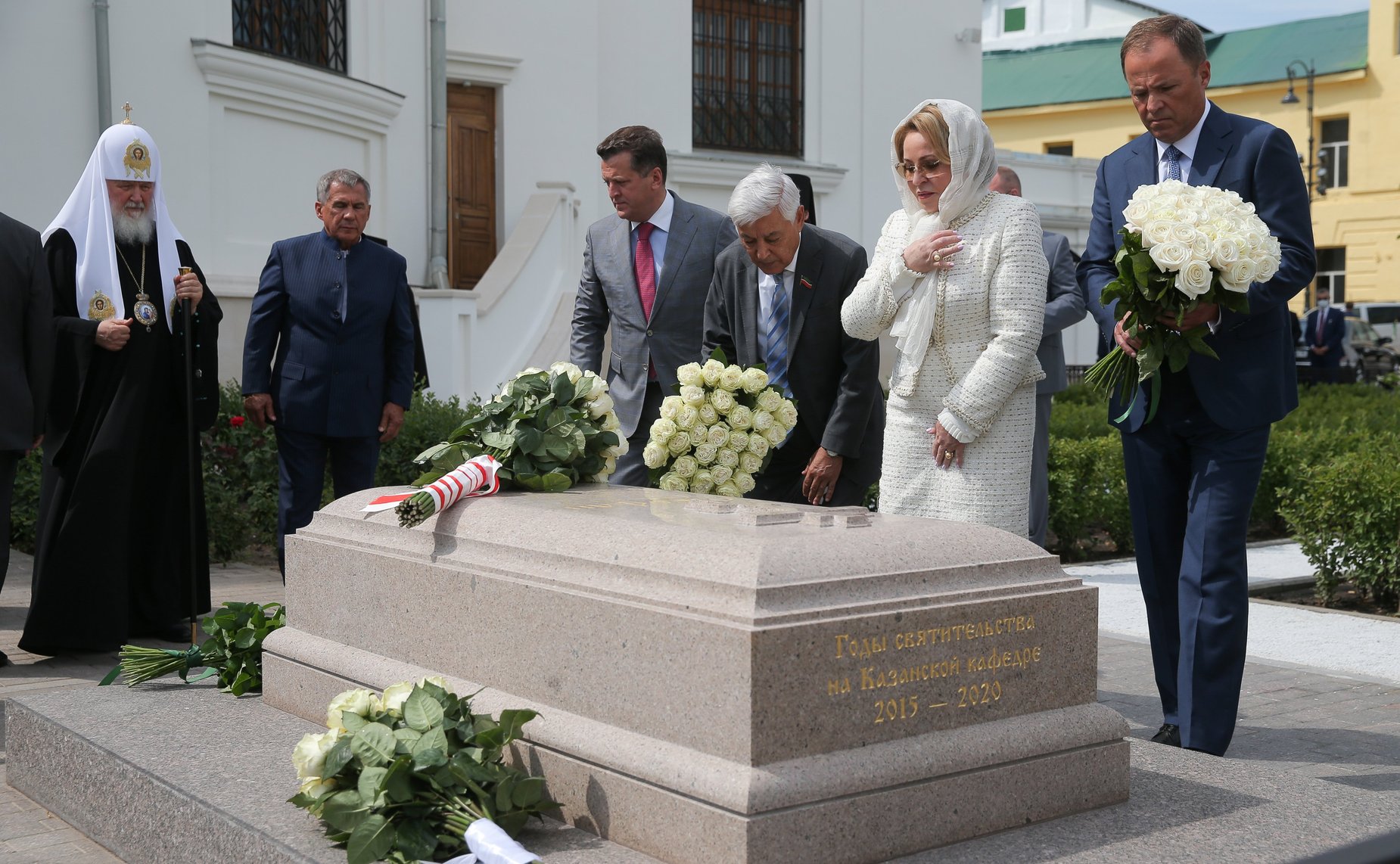 Председатель Совета Федерации Валентина Матвиенко возложила цветы к могиле митрополита Казанского и Татарстанского Феофана