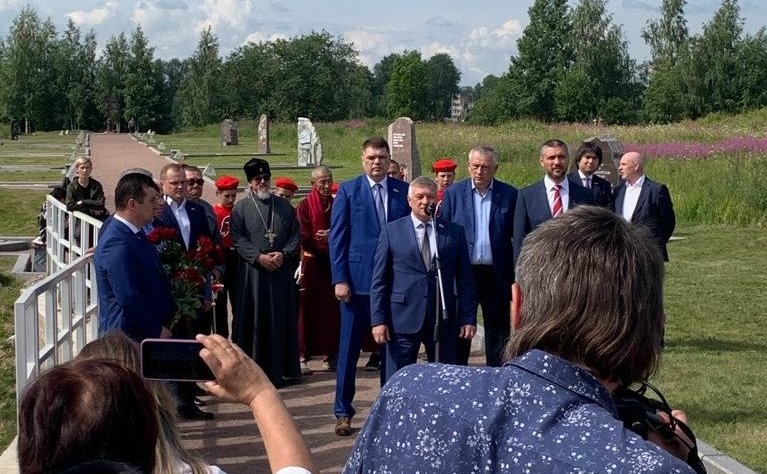 Сергей Михайлов принял участие в торжественном открытии стелы «Вечная память забайкальцам – защитникам Ленинграда» на Невском пятачке