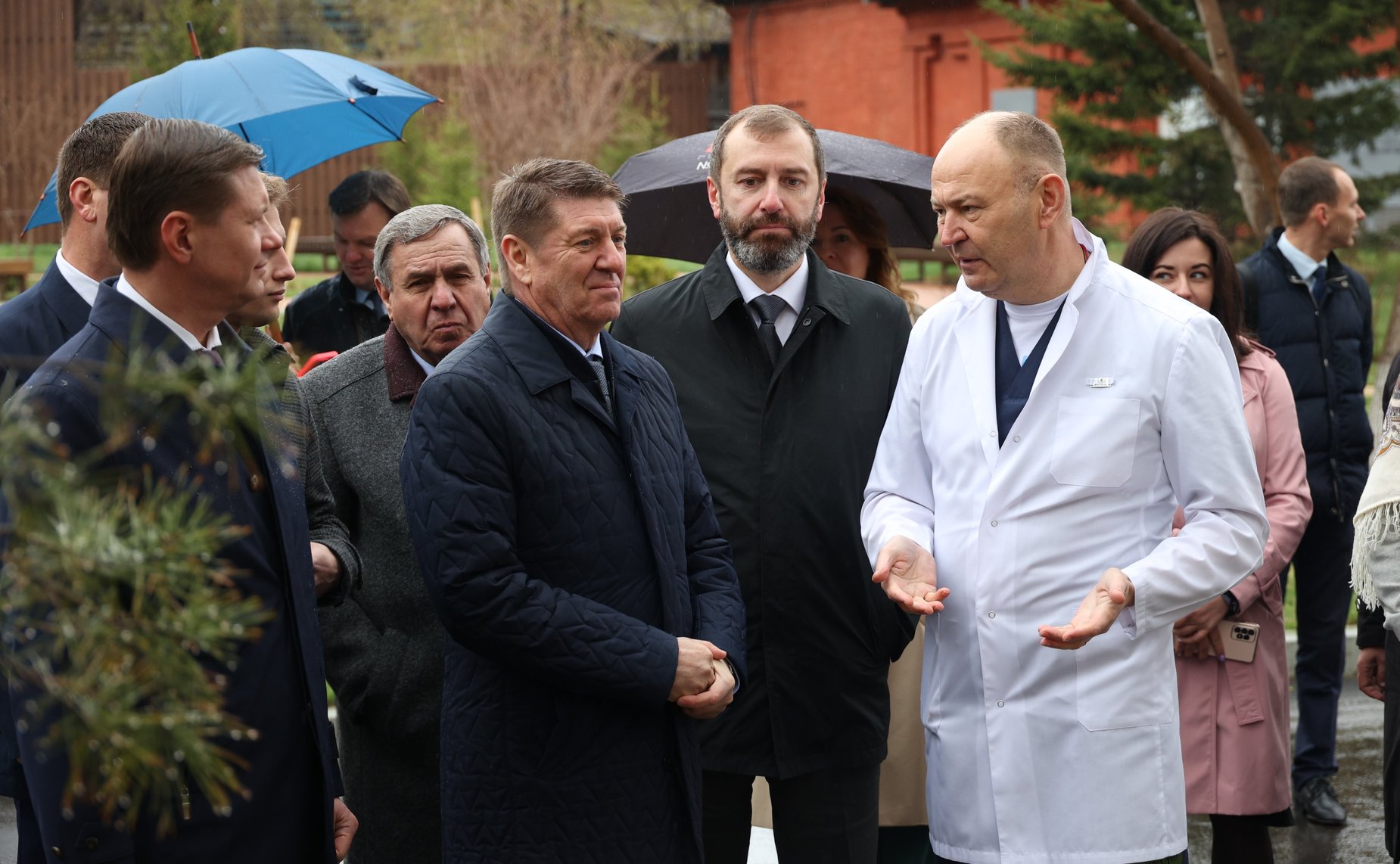 Сенаторы посетили строительство стационара Иркутской областной детской клинической больницы