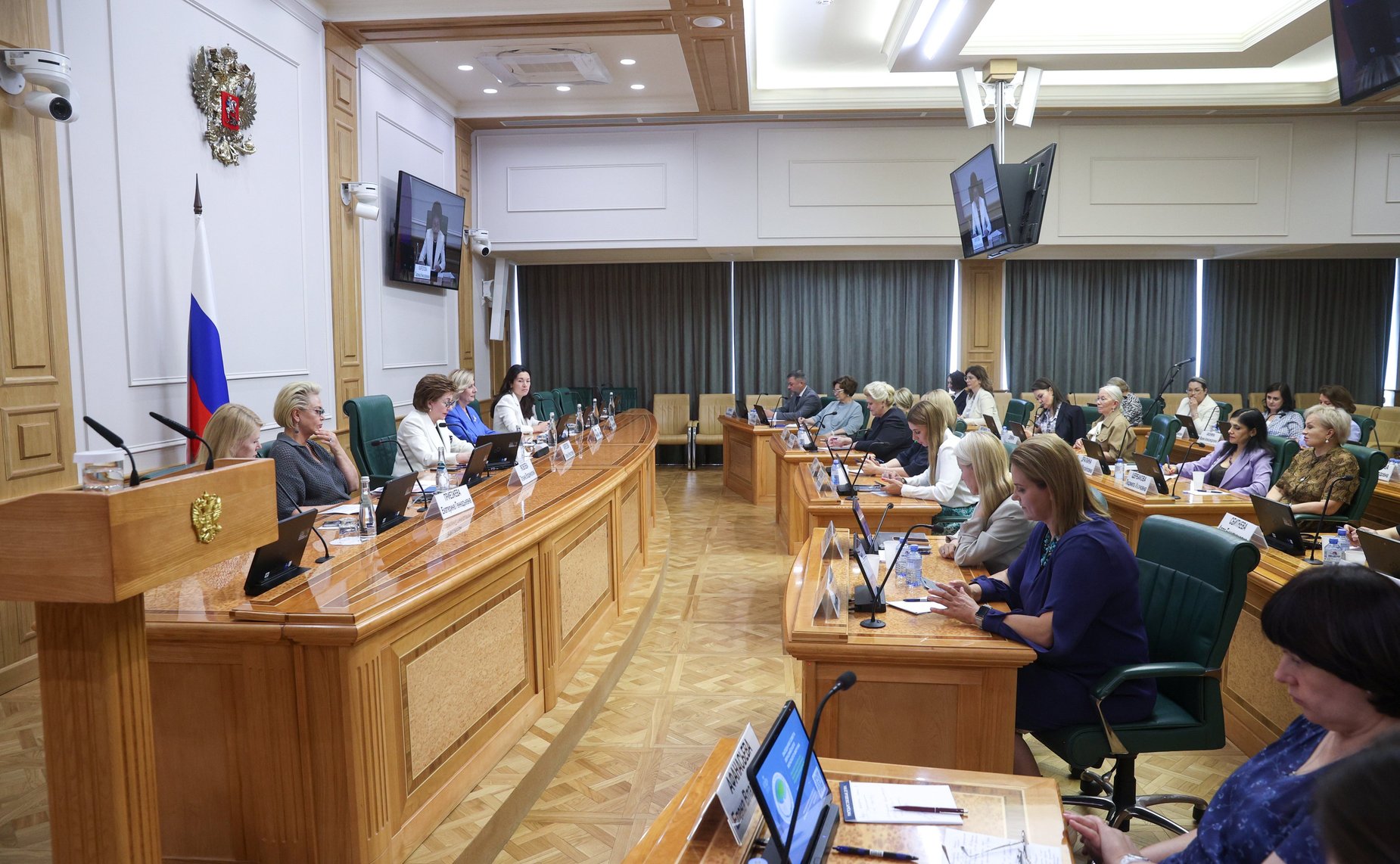 Заседание Совета Евразийского женского форума при СФ на тему «Подготовка к IV Евразийскому женскому форуму»