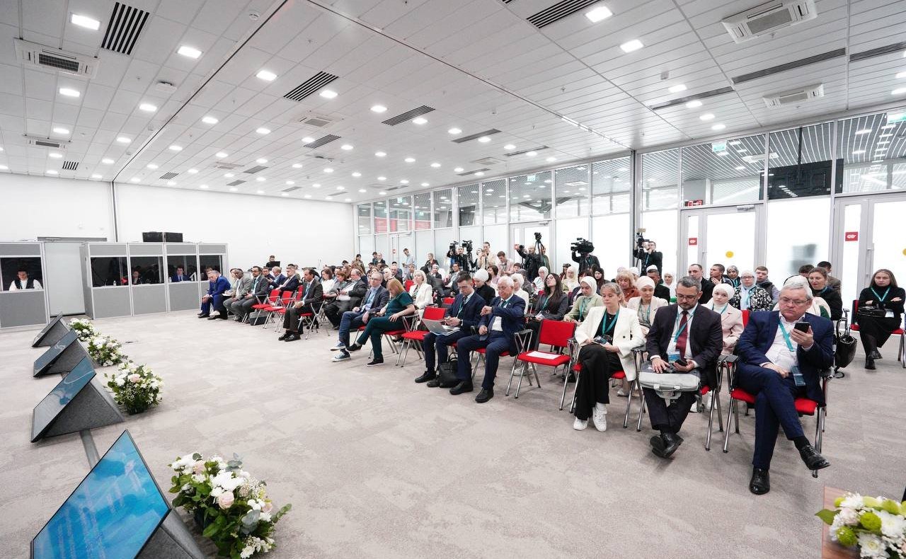 Фарит Мухаметшин в рамках «KazanForum 2024» выступил на сессии «Основные тренды трансформации информационного поля в современном мире и странах ОИС»