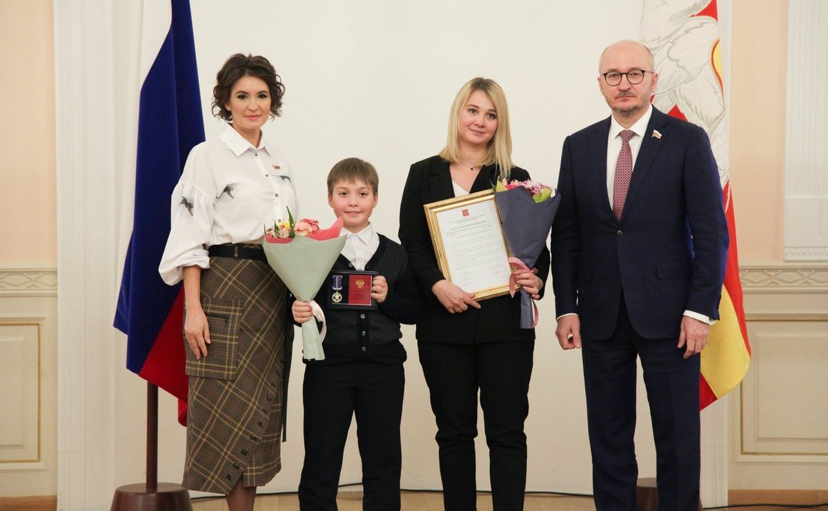 Маргарита Павлова и Олег Цепкин наградили детей-героев, проявивших личное мужество в экстремальных ситуациях, медалями Совета Федерации