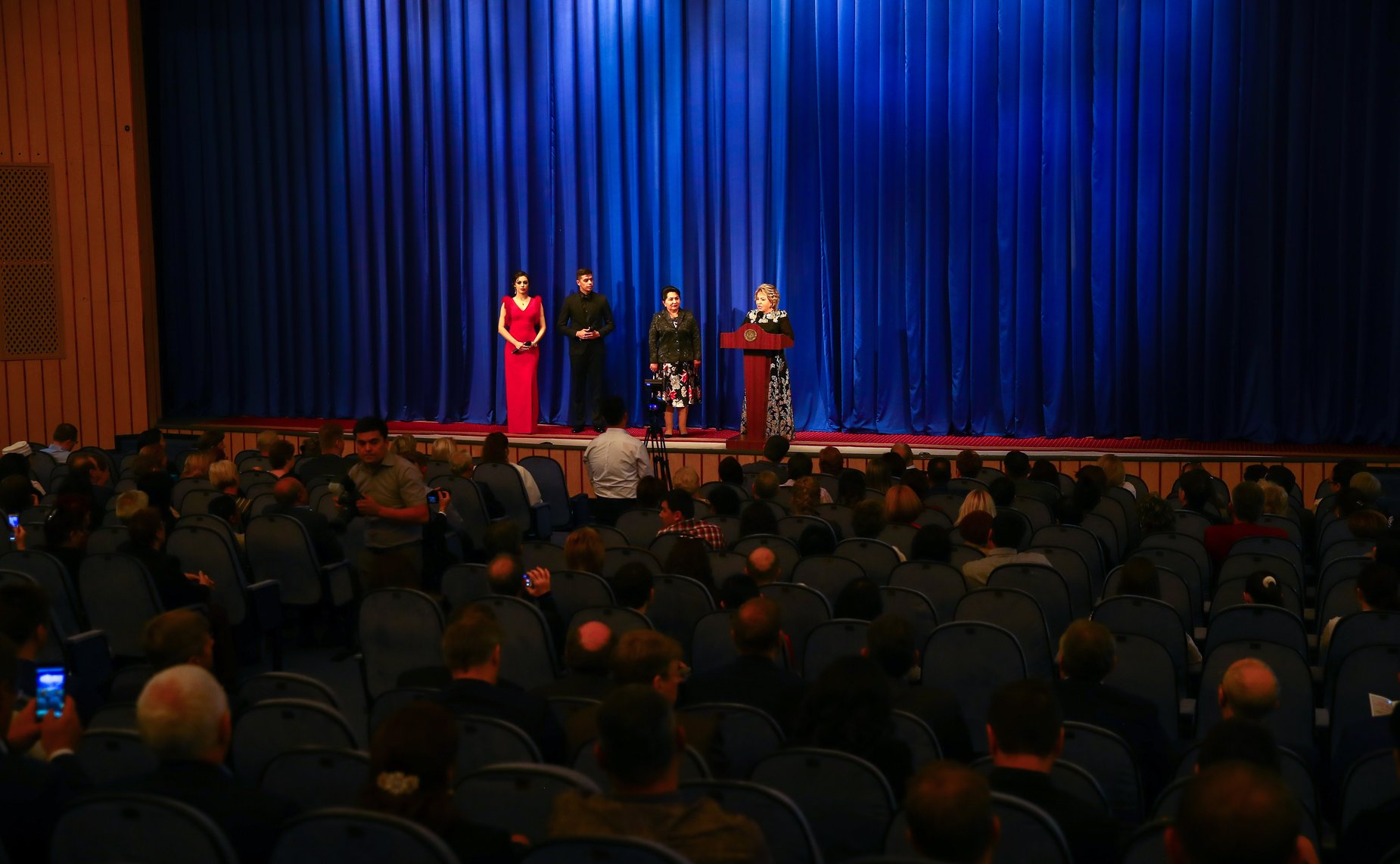 Выступление В. Матвиенко в Государственном академическом русском драматическом театре Узбекистана