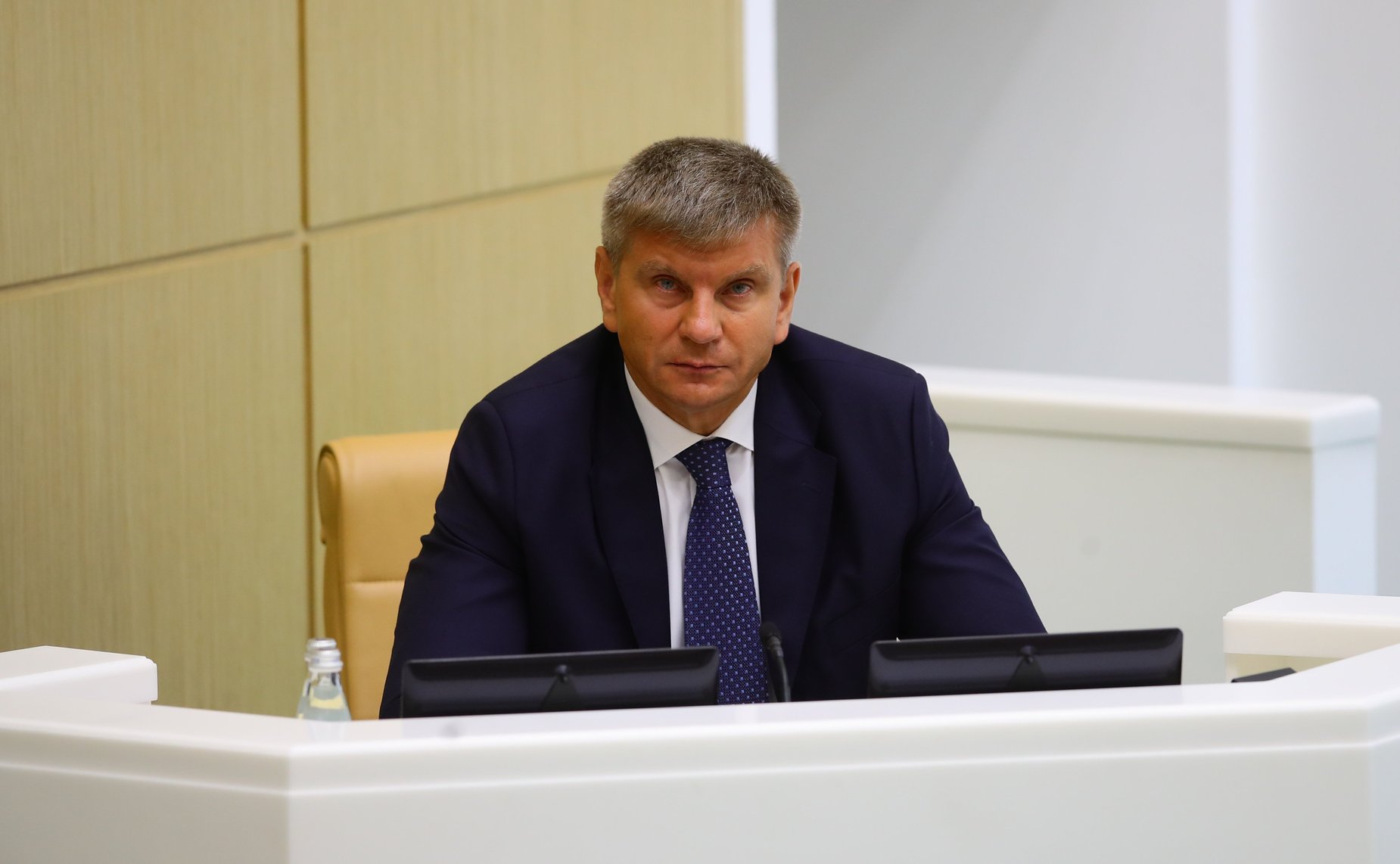 Геннадий Голов