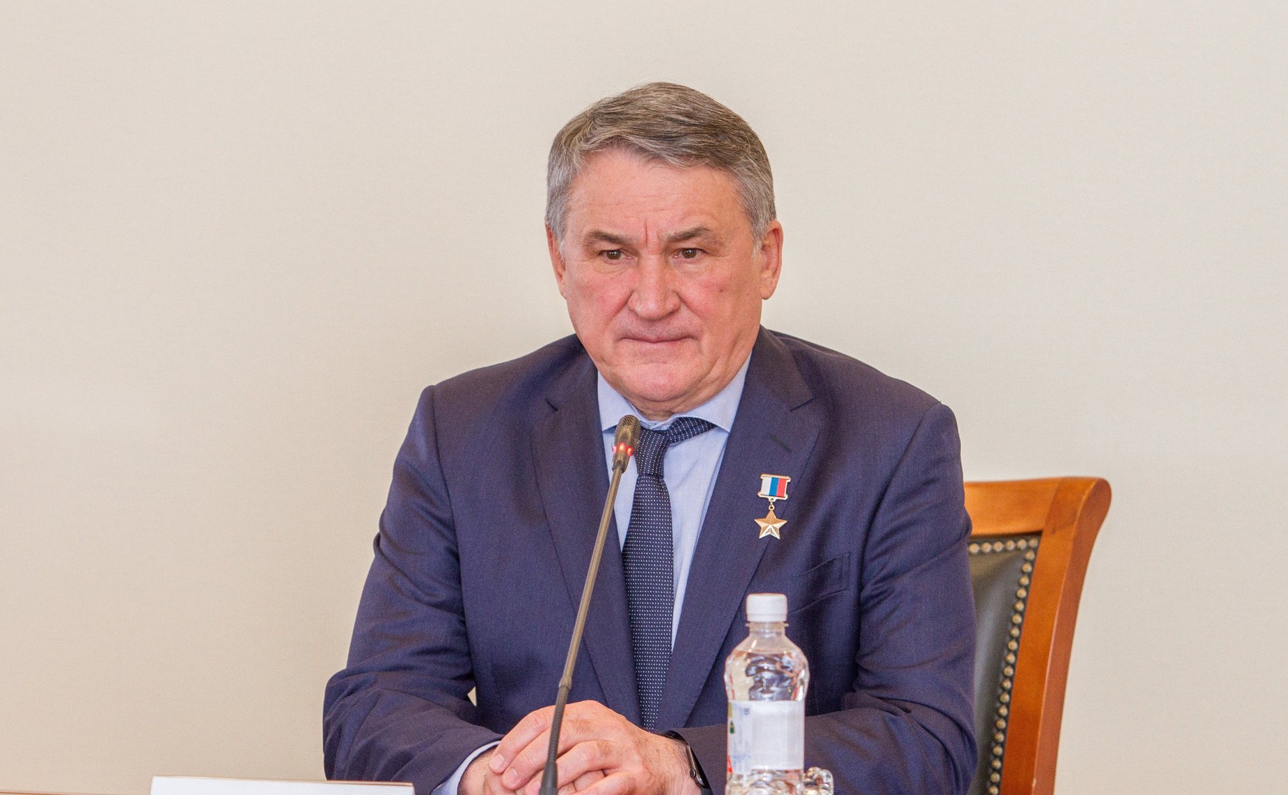 Юрий Воробьев вручил паспорта юным жителям Вологодской области