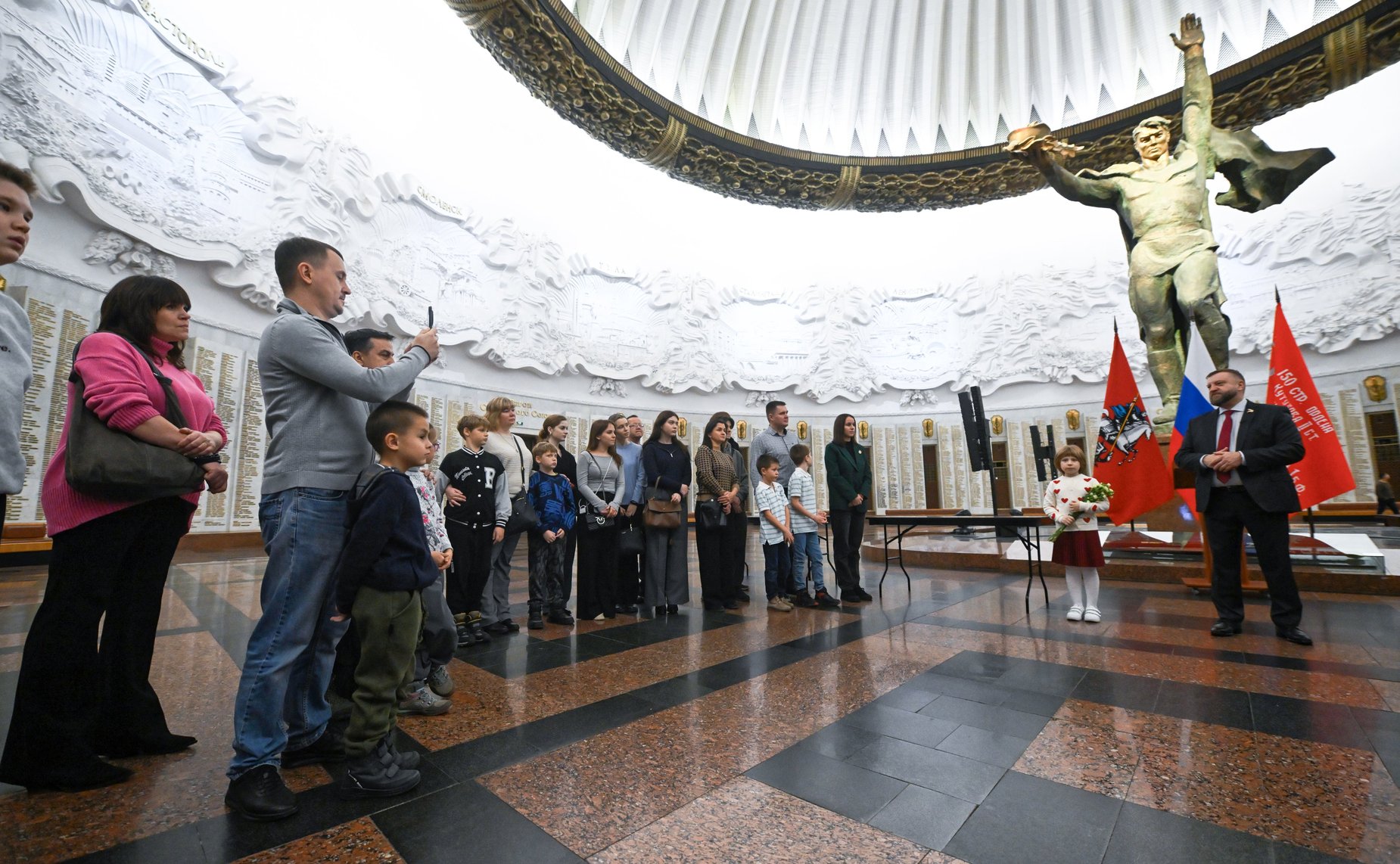 В Центральном музее Великой Отечественной войны состоялось мероприятие с участием сенаторов, сотрудников Аппарата СФ и членов их семей