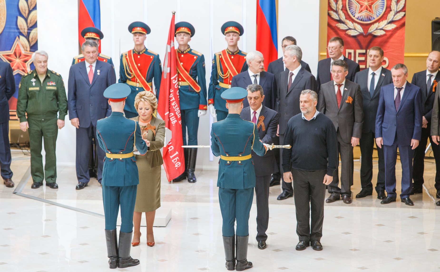 Торжественная церемония награждения российских городов-героев памятными 