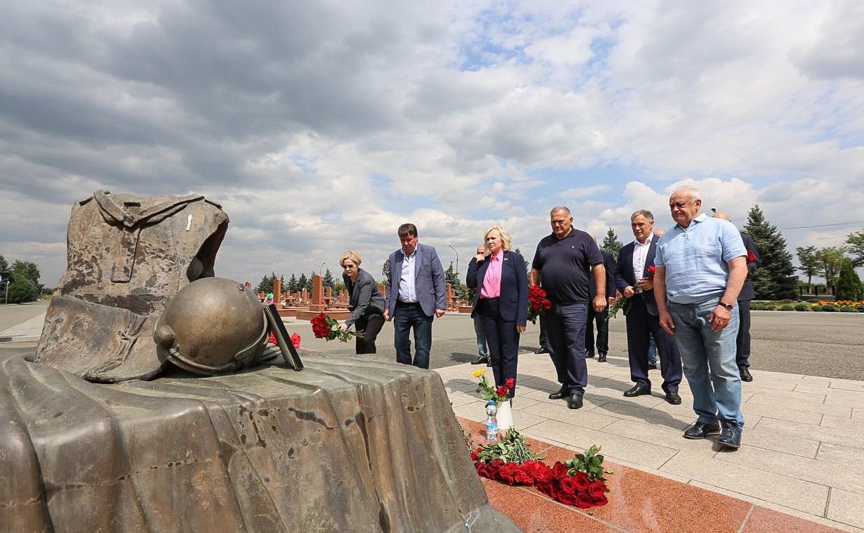 Делегации Совета Федерации приняла участие в праздничных мероприятиях по случаю 15- летия признания независимости Республики Южная Осетия