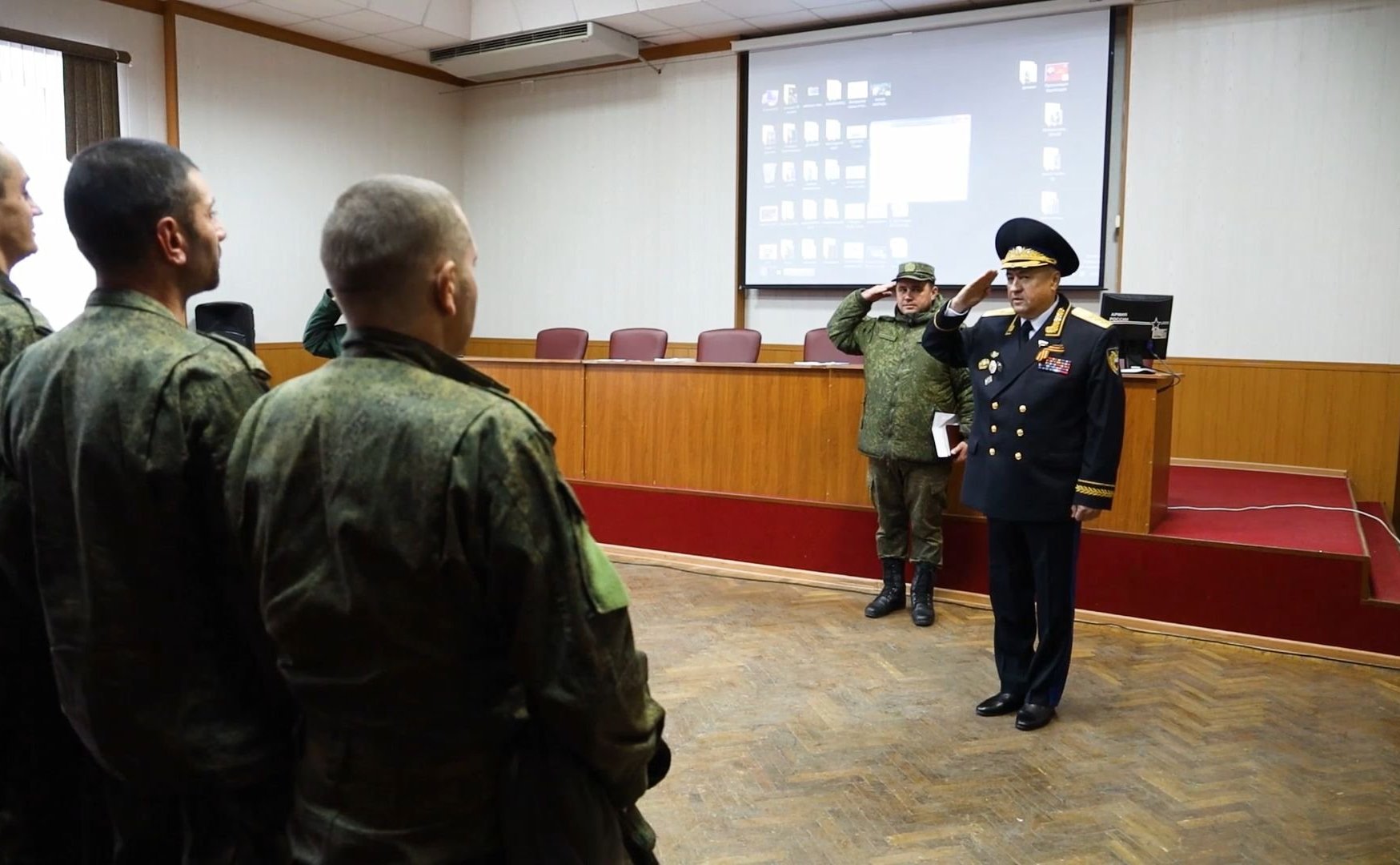 Николай Кондратюк провел встречу с мобилизованными жителями Пензенской области