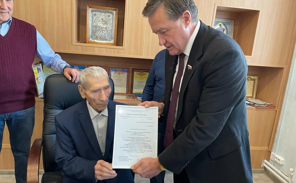 Сергей Рябухин в ходе своей рабочей поездки в регион принял участие в мероприятиях, посвященных Дню неизвестного солдата