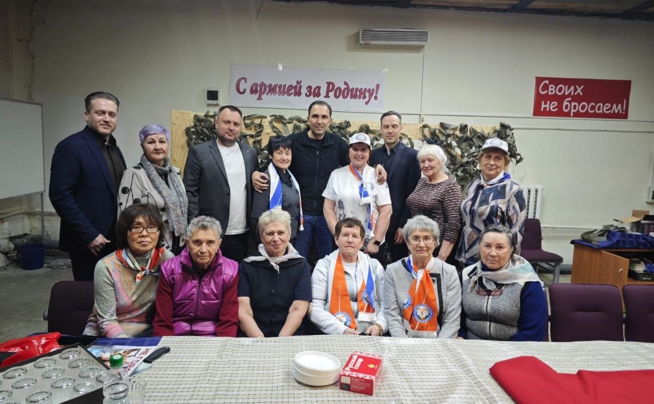 Андрей Хапочкин посетил Сахалинский политехнический колледж, на базе которого оборудована специальная мастерская, где волонтеры могут реализовывать свои проекты