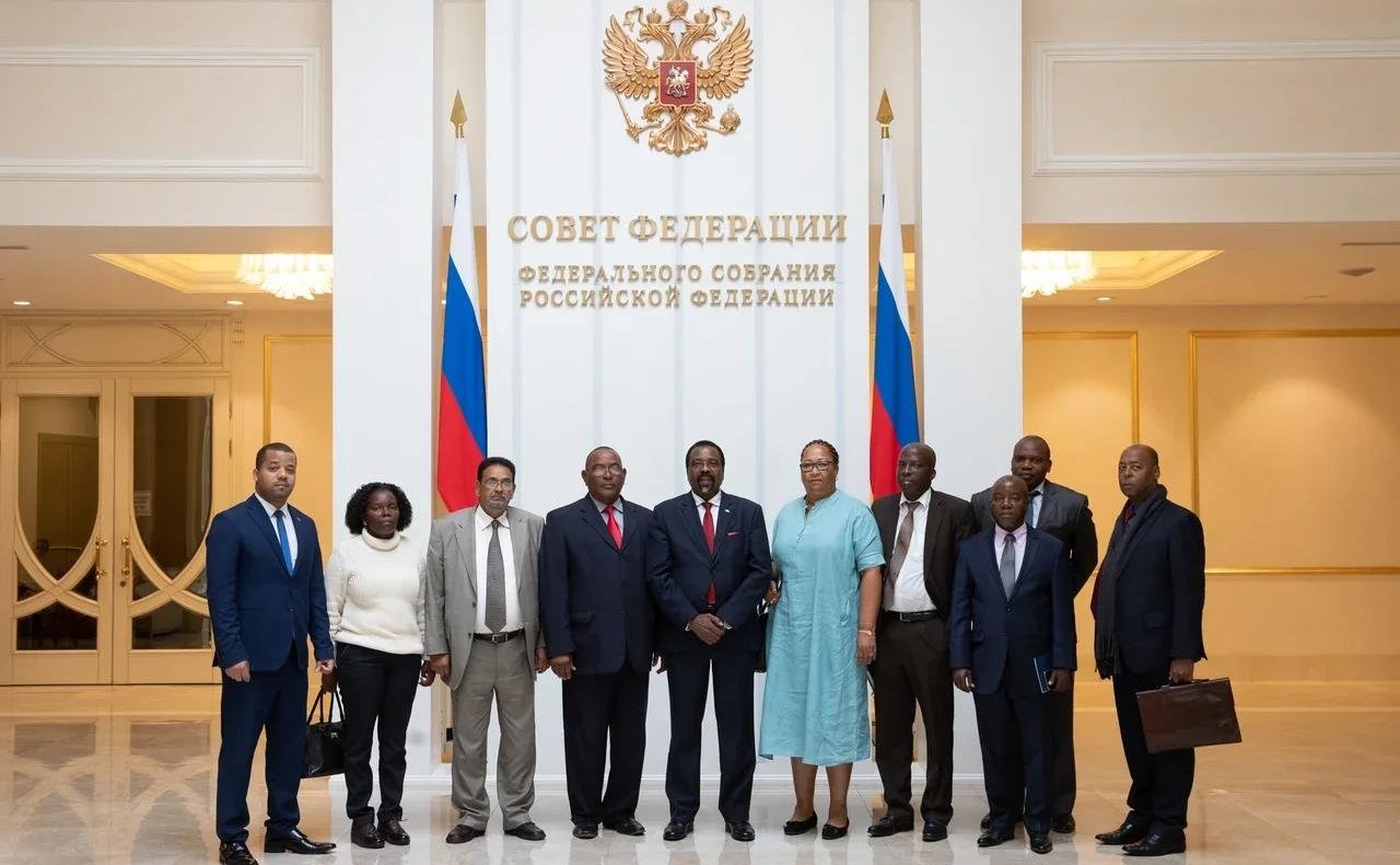 Встреча С. Мартынова с первым заместителем Председателя Ассамблеи Республики Мозамбик, Руководителем Административного совета Ассамблеи Антониу Жозе Амелией