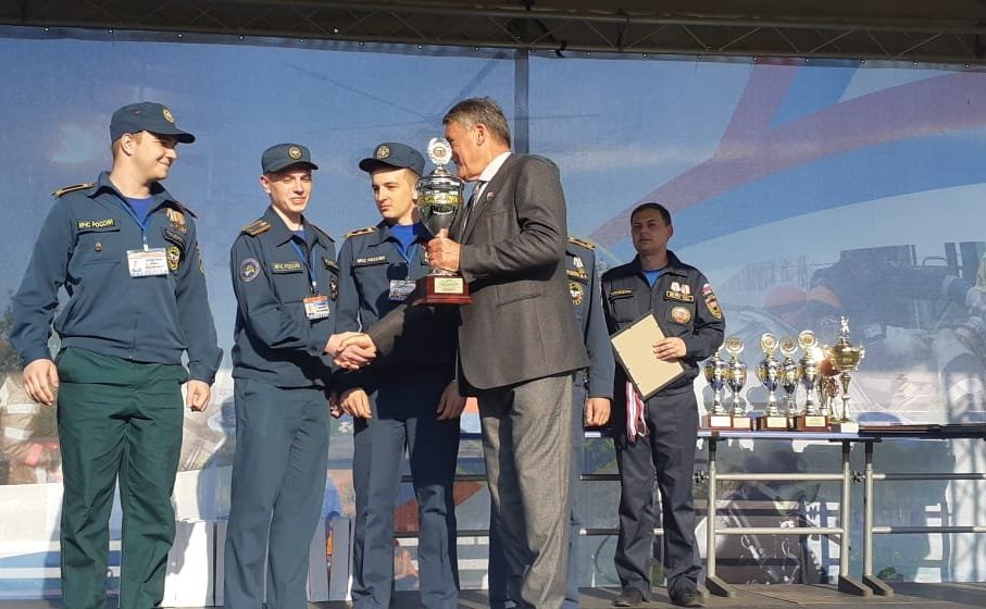 Ю. Воробьев вручил награды победителям Всероссийской олимпиады профессионального мастерства