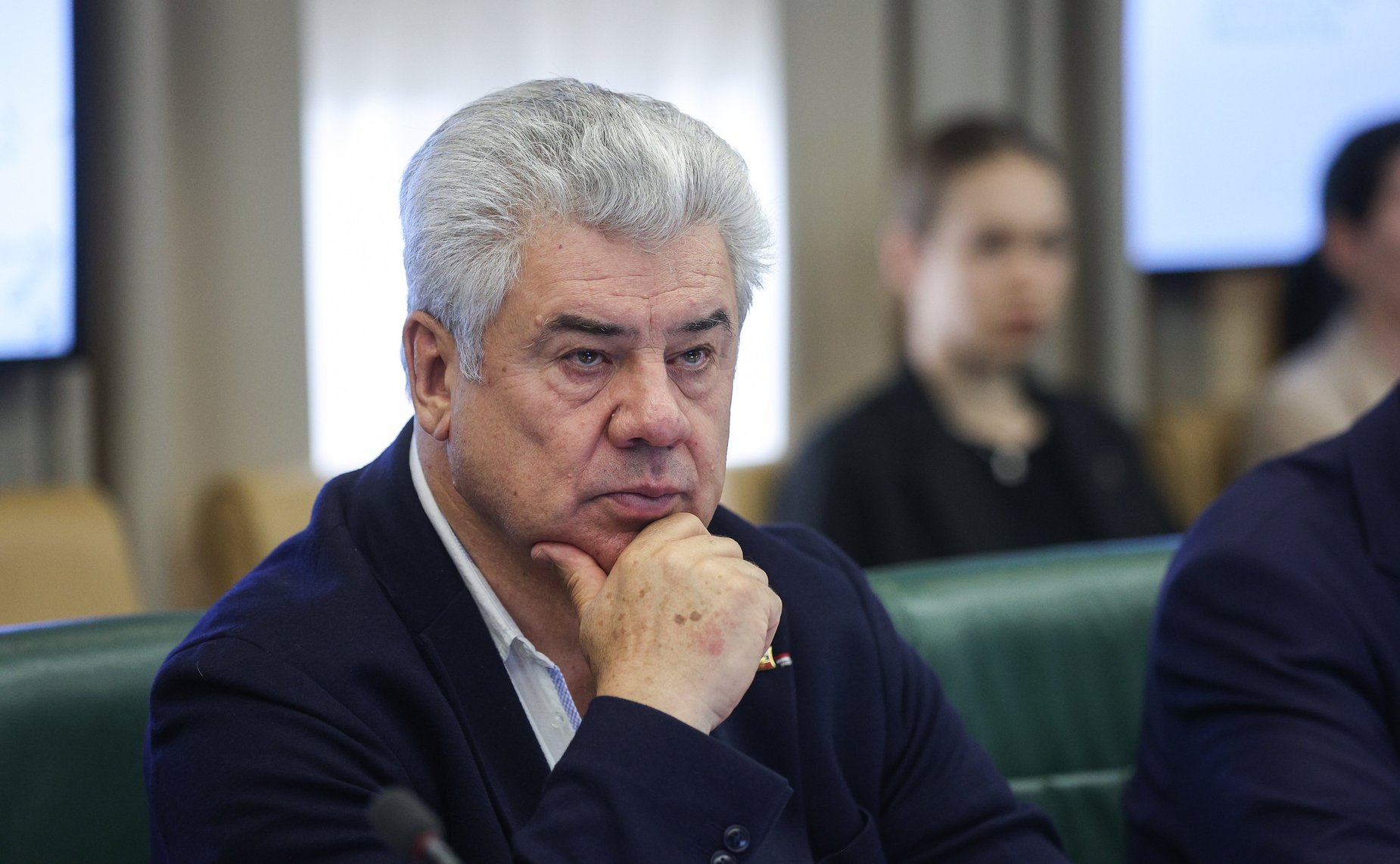 Виктор Бондарев