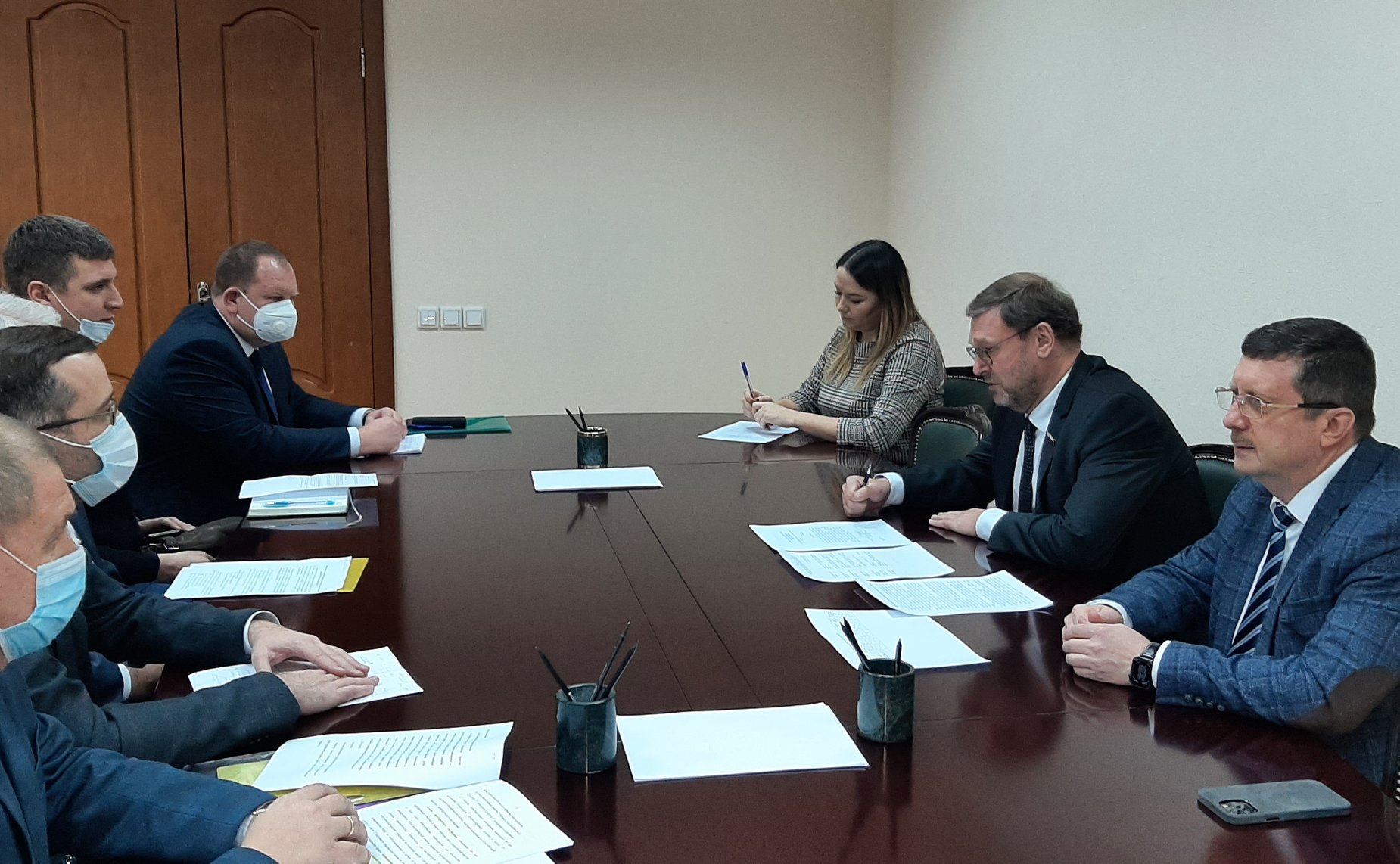 В рамках рабочей поездки в регион Константин Косачев приняли участие в XXII бюджетной сессии Государственного Собрания Республики и провел личный прием граждан