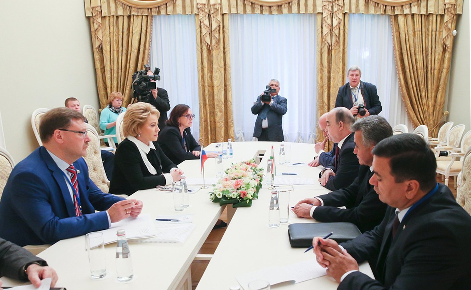 Председатель Совета МПА СНГ Валентина Матвиенко провела встречу с Председателем Маджлиси Намояндагон (нижней палаты) Маджлиси Оли (Парламента) Республики Таджикистан Шукурджоном Зухуровым